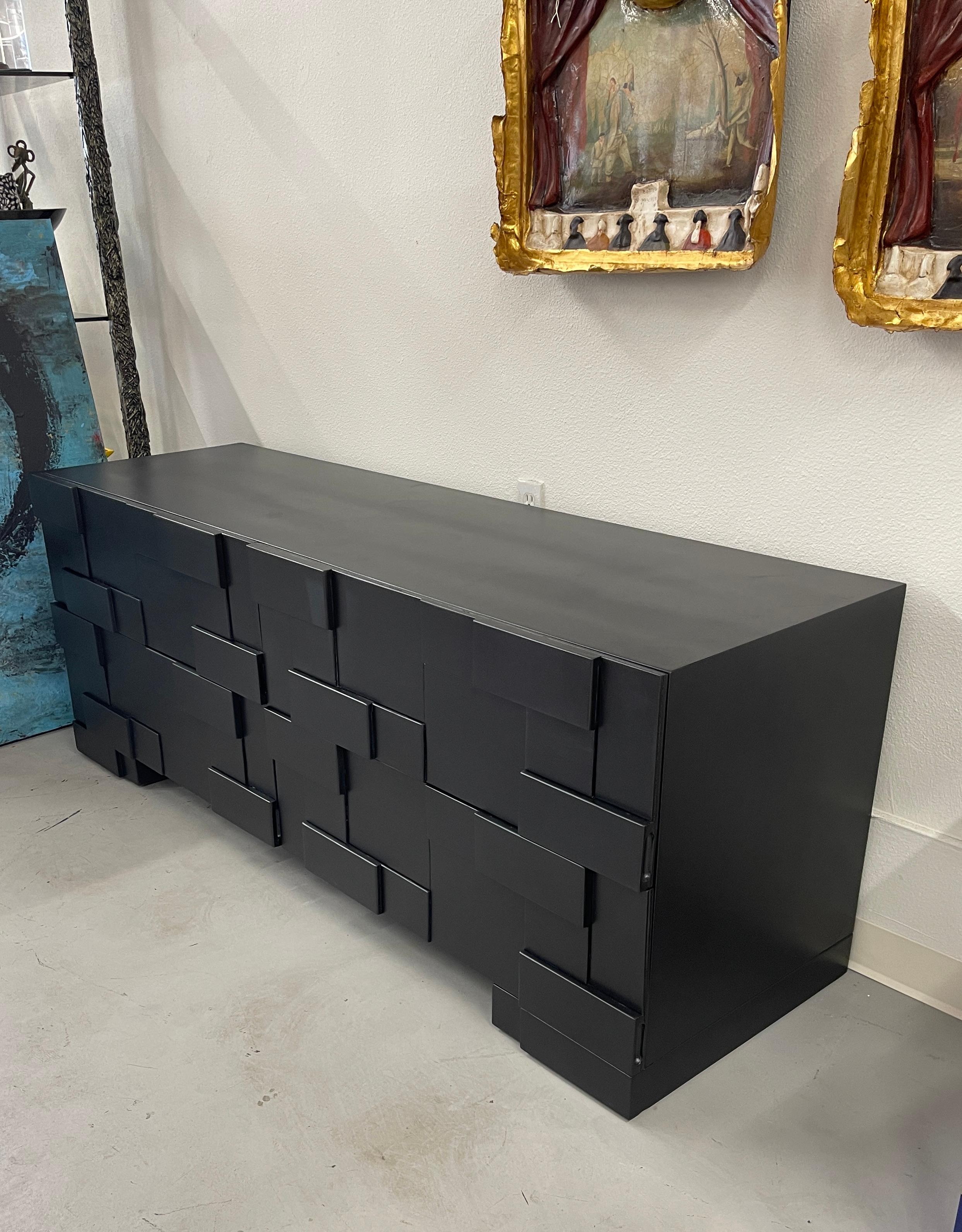 Brutalist Mosaic Black Chest of Drawers In Good Condition For Sale In Palm Springs, CA