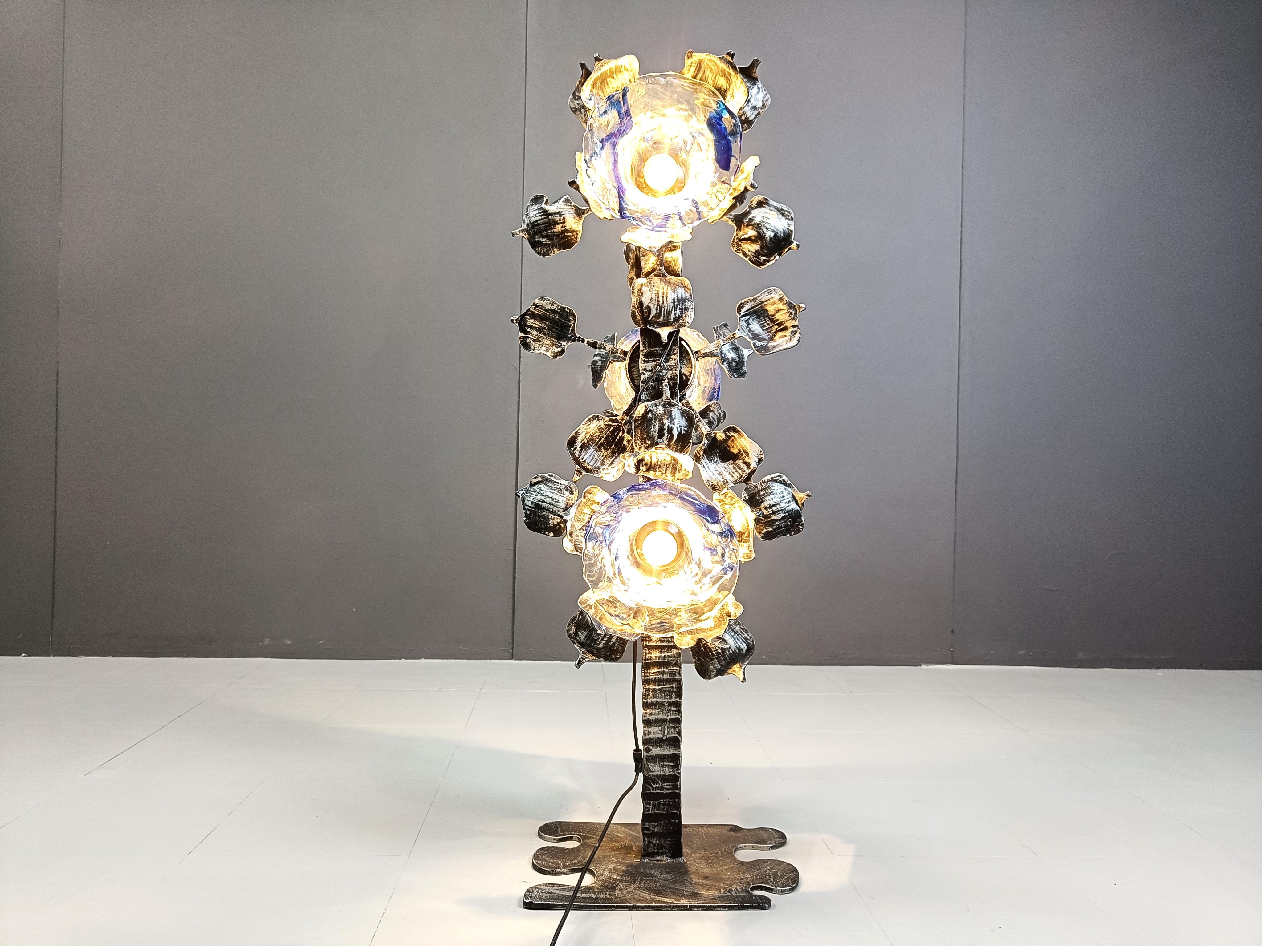 Lámpara de pie de cristal de murano brutalista, años 70 Acero en venta