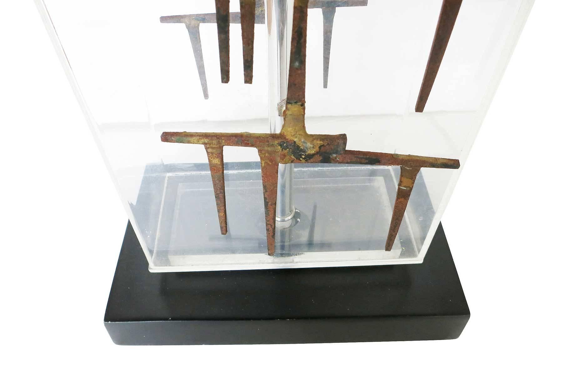 Brutalist Nail Sculptural Lucite Table Lamp by Laurel For Sale 2