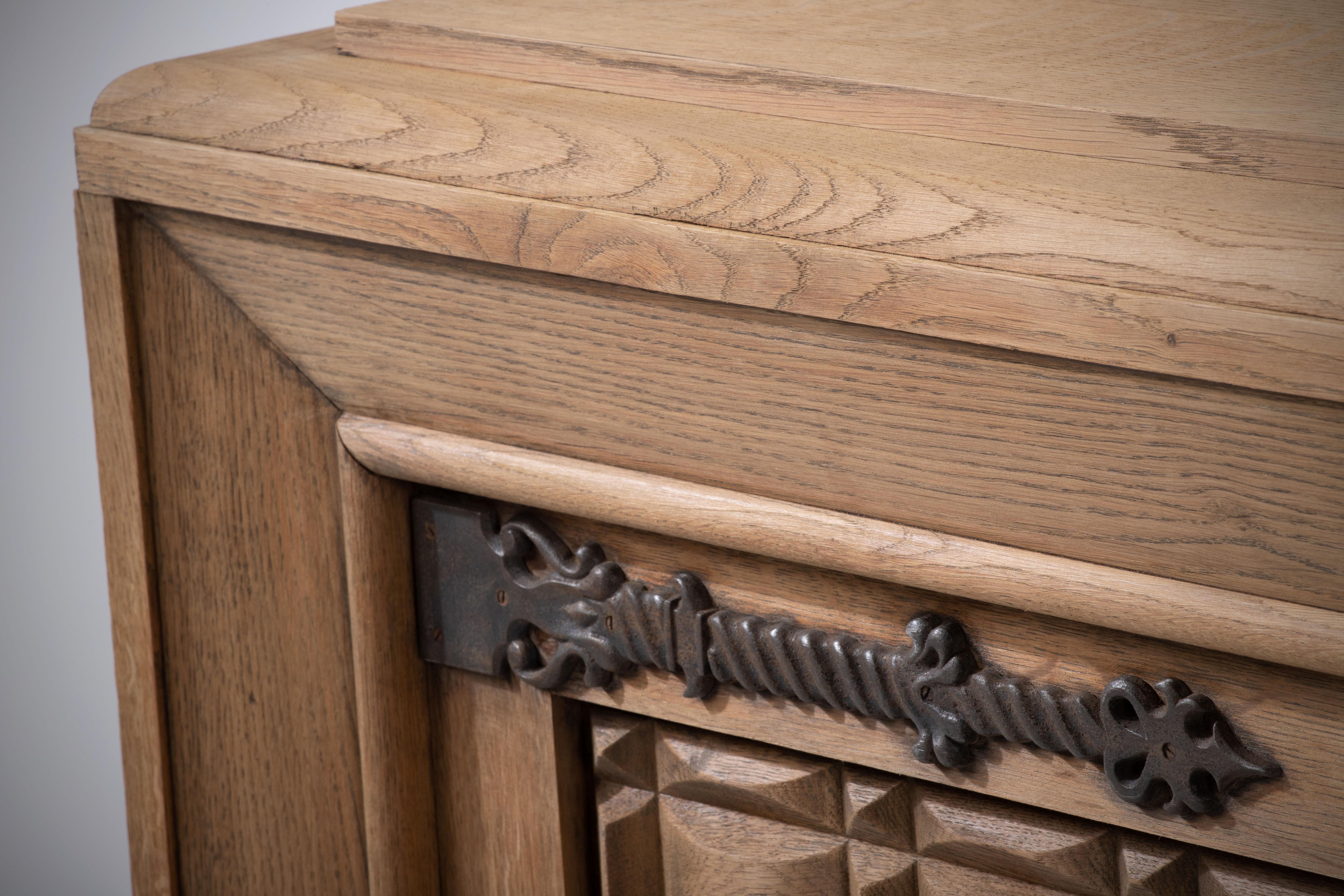 Brutalist Natural Oak Sideboard, France, 1940 For Sale 2