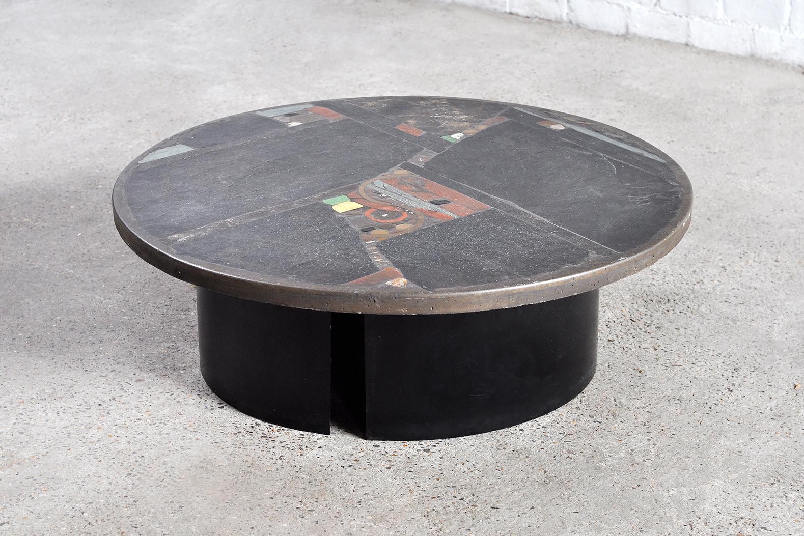 Circular coffee table designed and handmade by Paul Kingma, The Netherlands 1980. Constructed out of a concrete varnished top, with slate, steel and colored stone inlays. Sits on a black painted iron frame base. This table is signed « KINGMA 1980 »