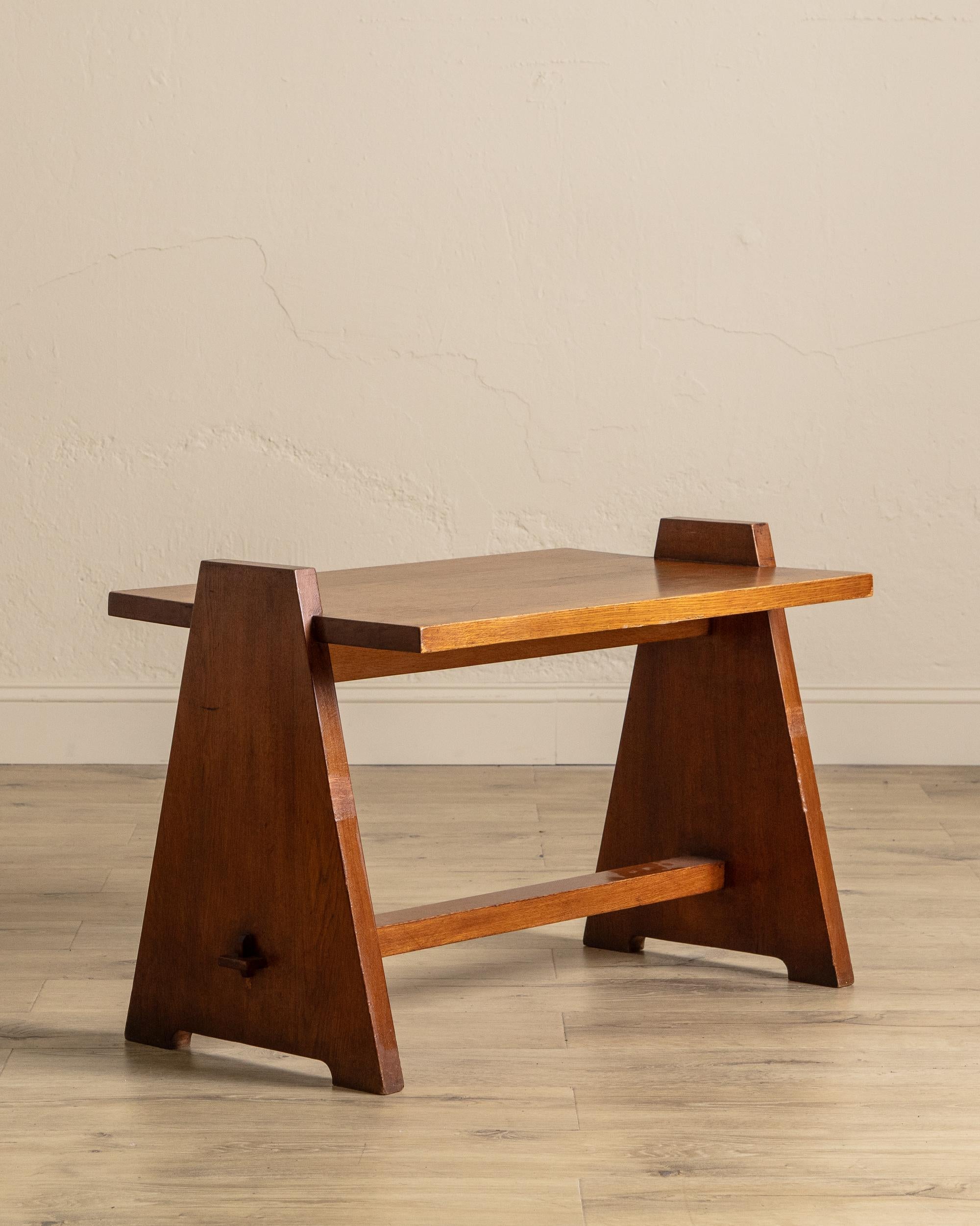 Table d'appoint en chêne brutaliste avec assemblage à tenons et mortaises, France, années 1950 en vente 3