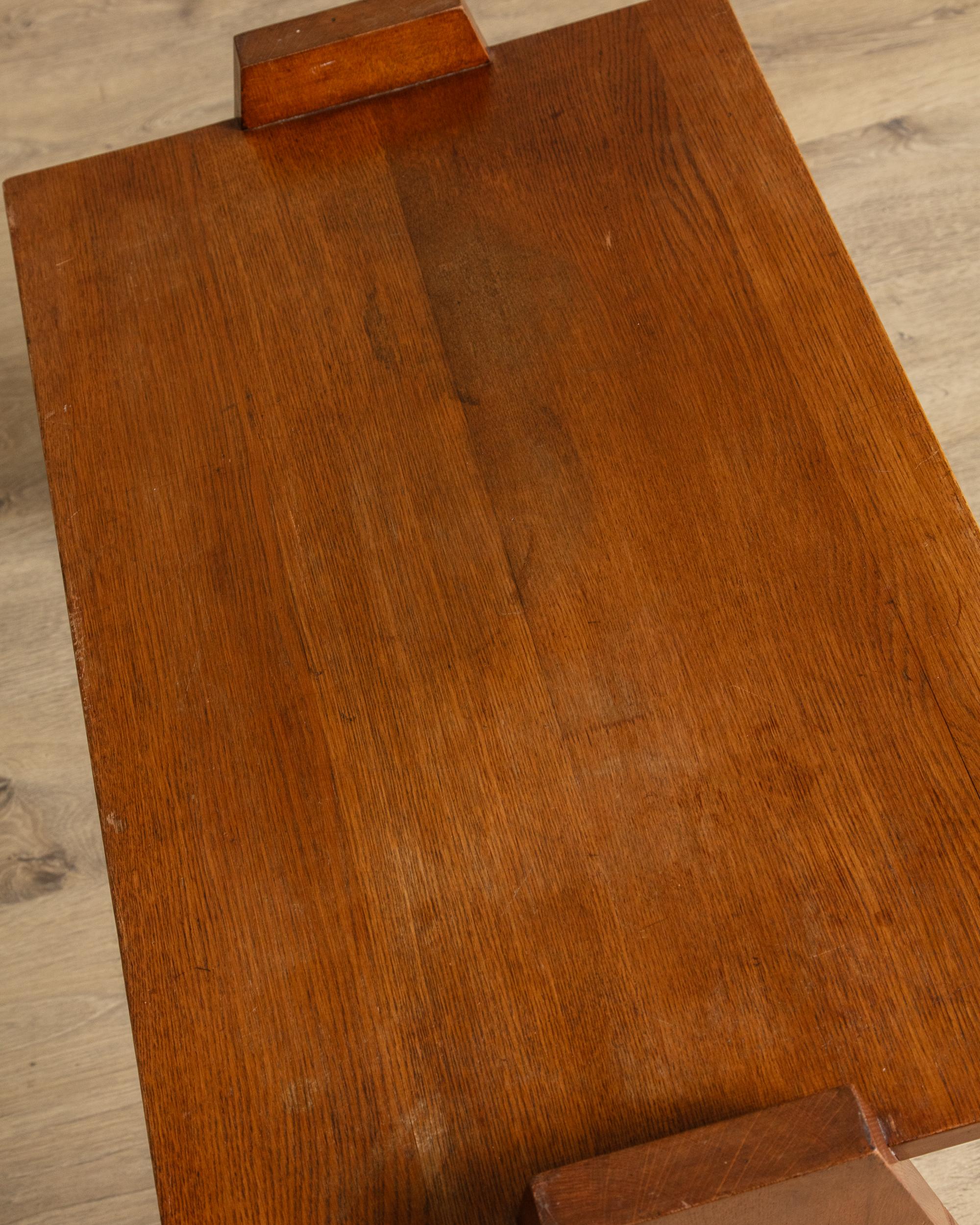 Table d'appoint en chêne brutaliste avec assemblage à tenons et mortaises, France, années 1950 en vente 1