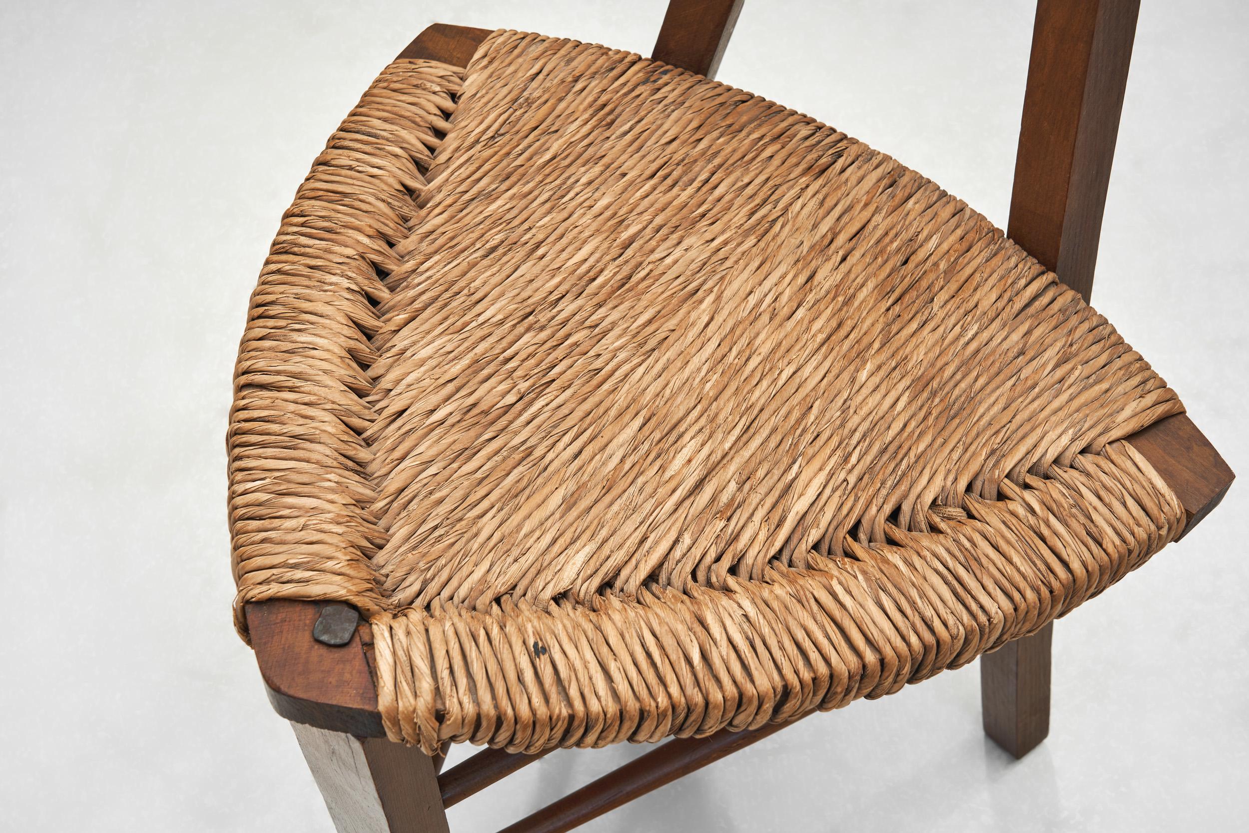 Chaise tripode brutaliste en chêne et rotin, Europe 20ème siècle 3
