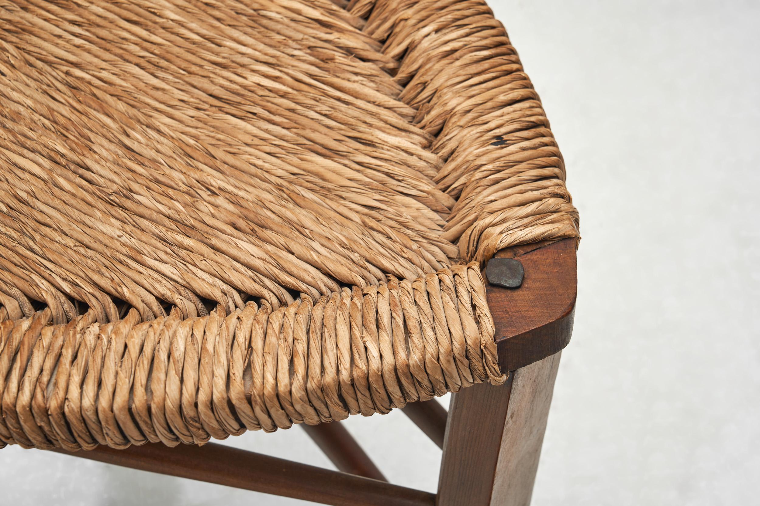 Chaise tripode brutaliste en chêne et rotin, Europe 20ème siècle 4