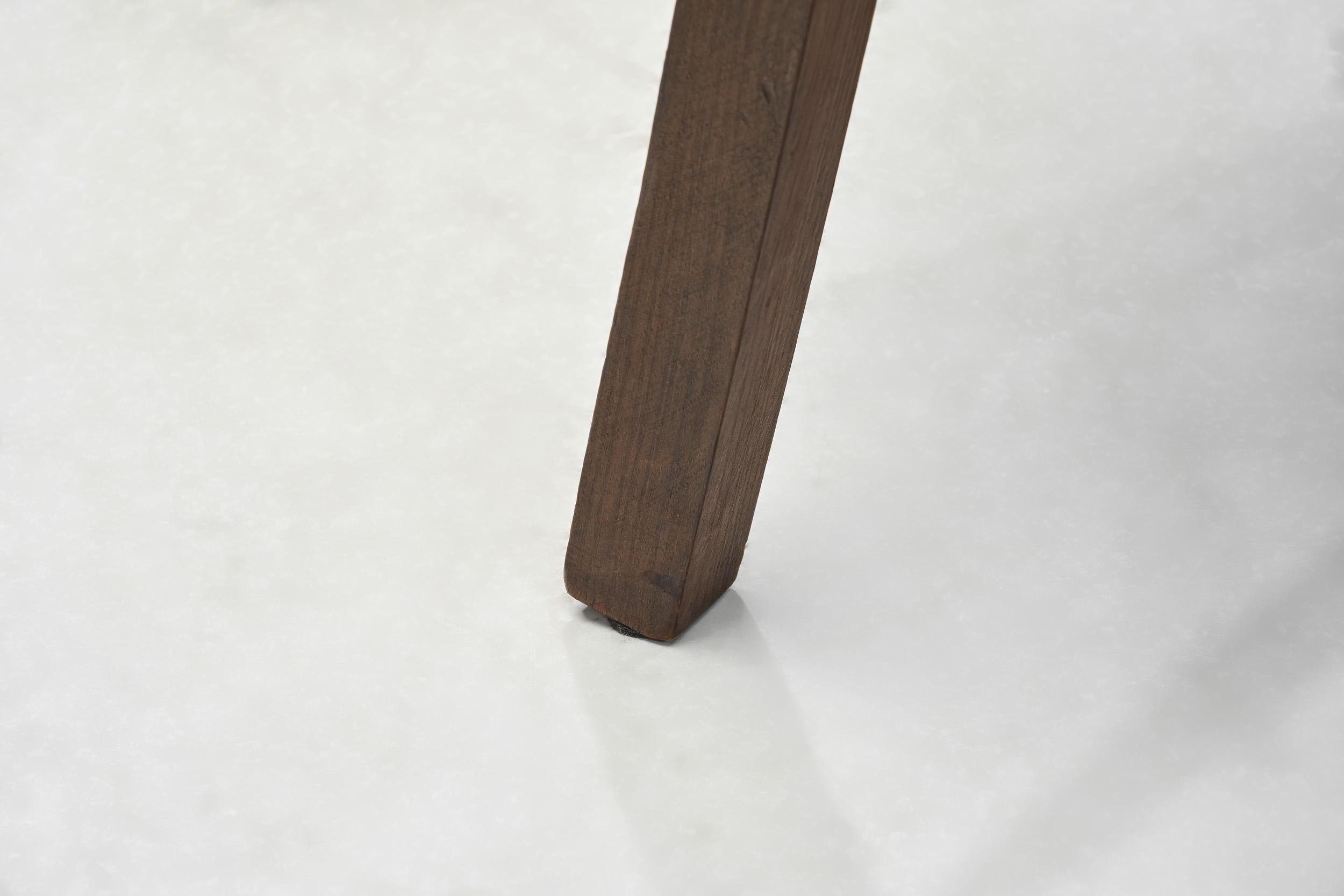 Chaise tripode brutaliste en chêne et rotin, Europe 20ème siècle 7