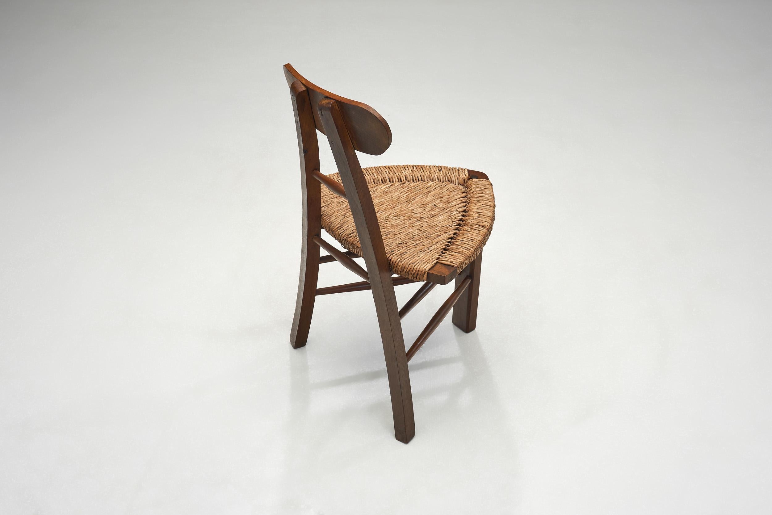 20ième siècle Chaise tripode brutaliste en chêne et rotin, Europe 20ème siècle