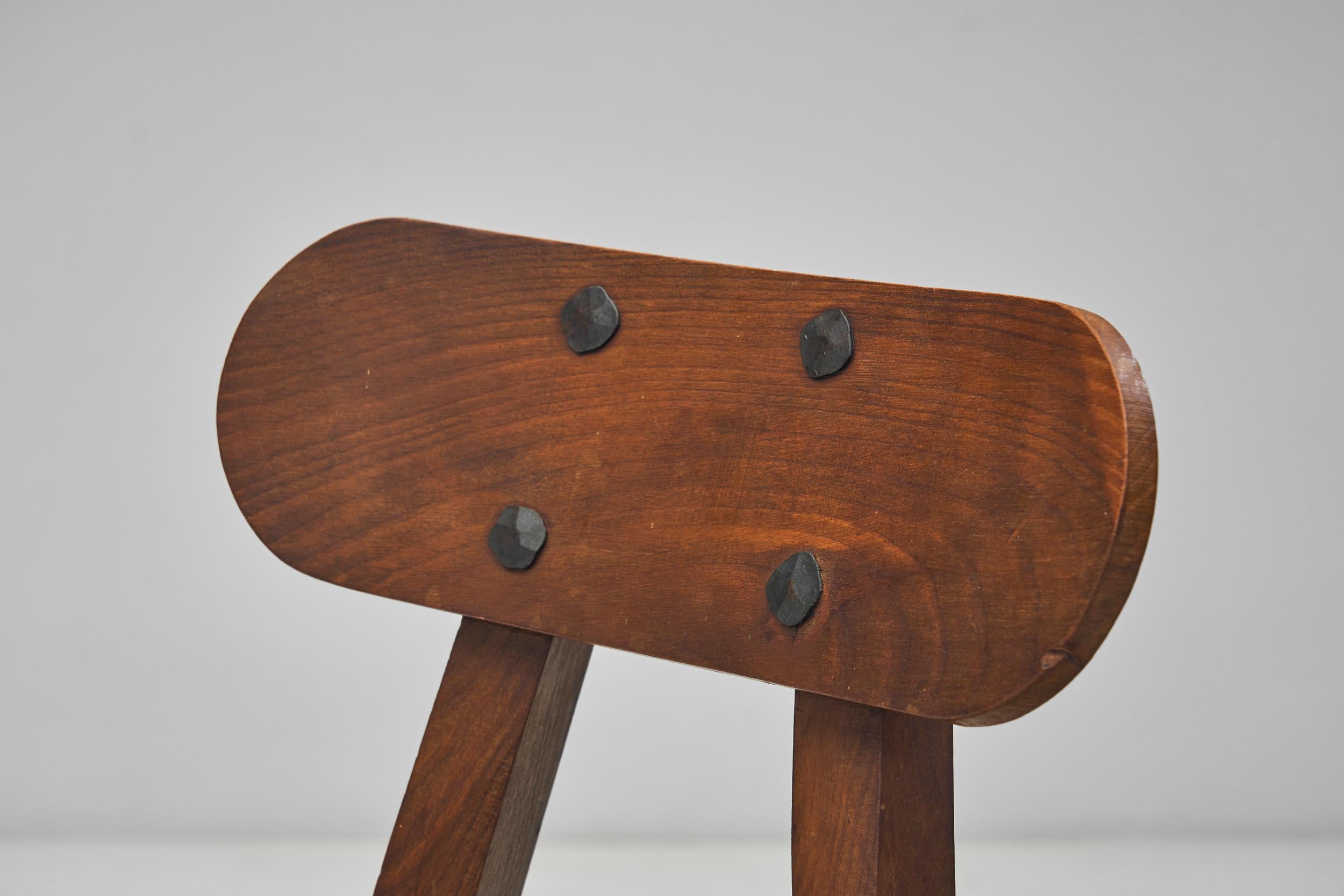 Chaise tripode brutaliste en chêne et rotin, Europe 20ème siècle 1