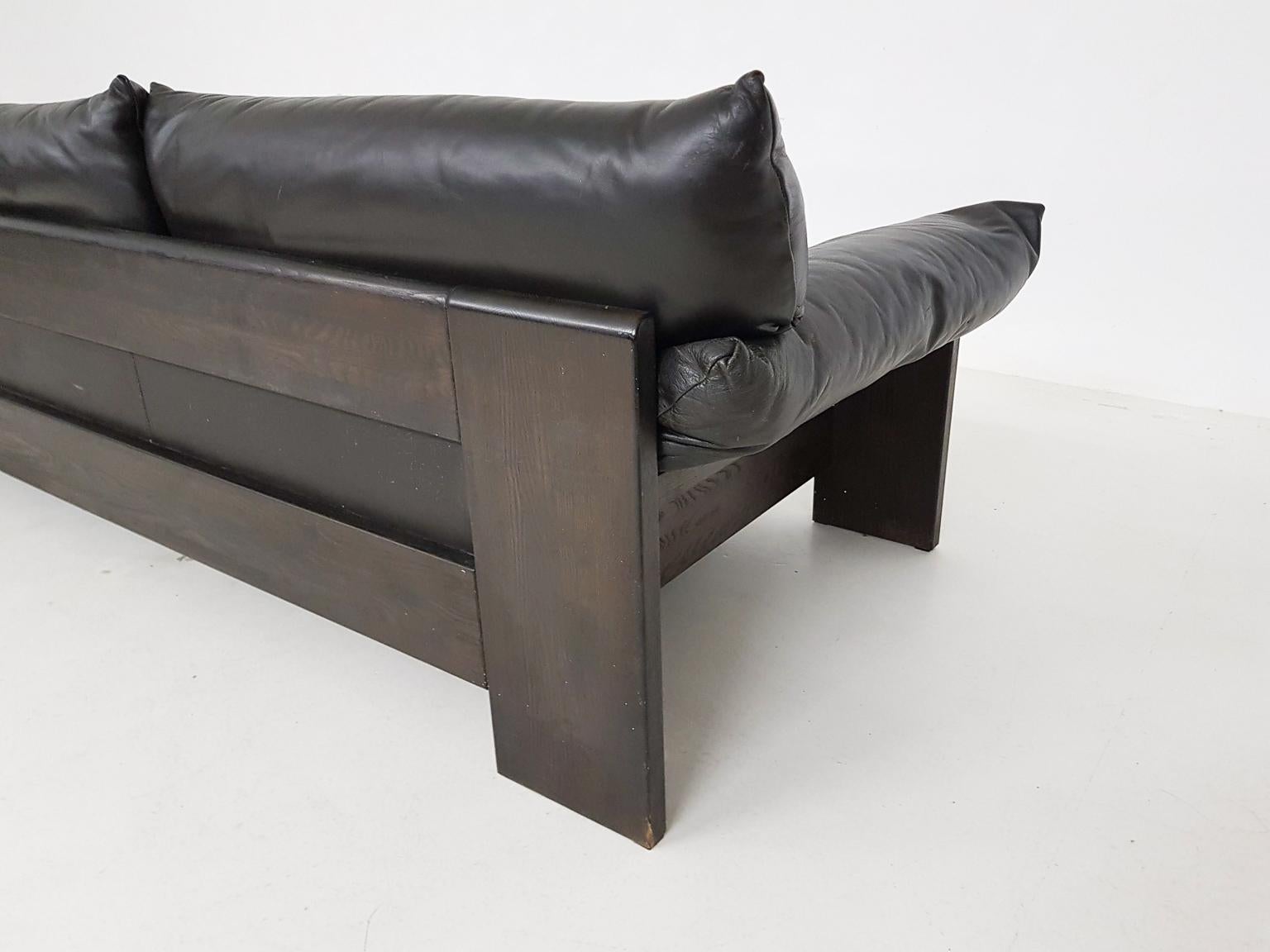 Brutalist Oak and Leather 3-Seat Sofa by Leolux, the Netherlands 1970s 3