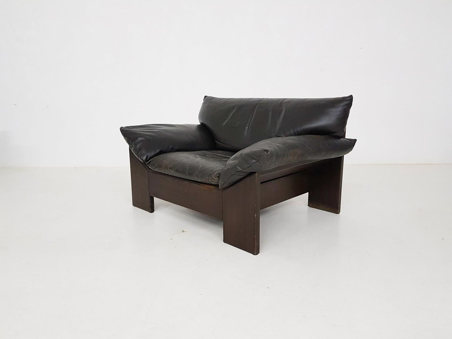 Brutalist high quality lounge chair by Dutch furniture manufacturer Leolux. Made of heavy wood and sturdy leather. Reminds us of lounge chairs by De Sede and the bz74 sofa and sz73 armchair by Martin Visser. Would match perfectly with natural stone