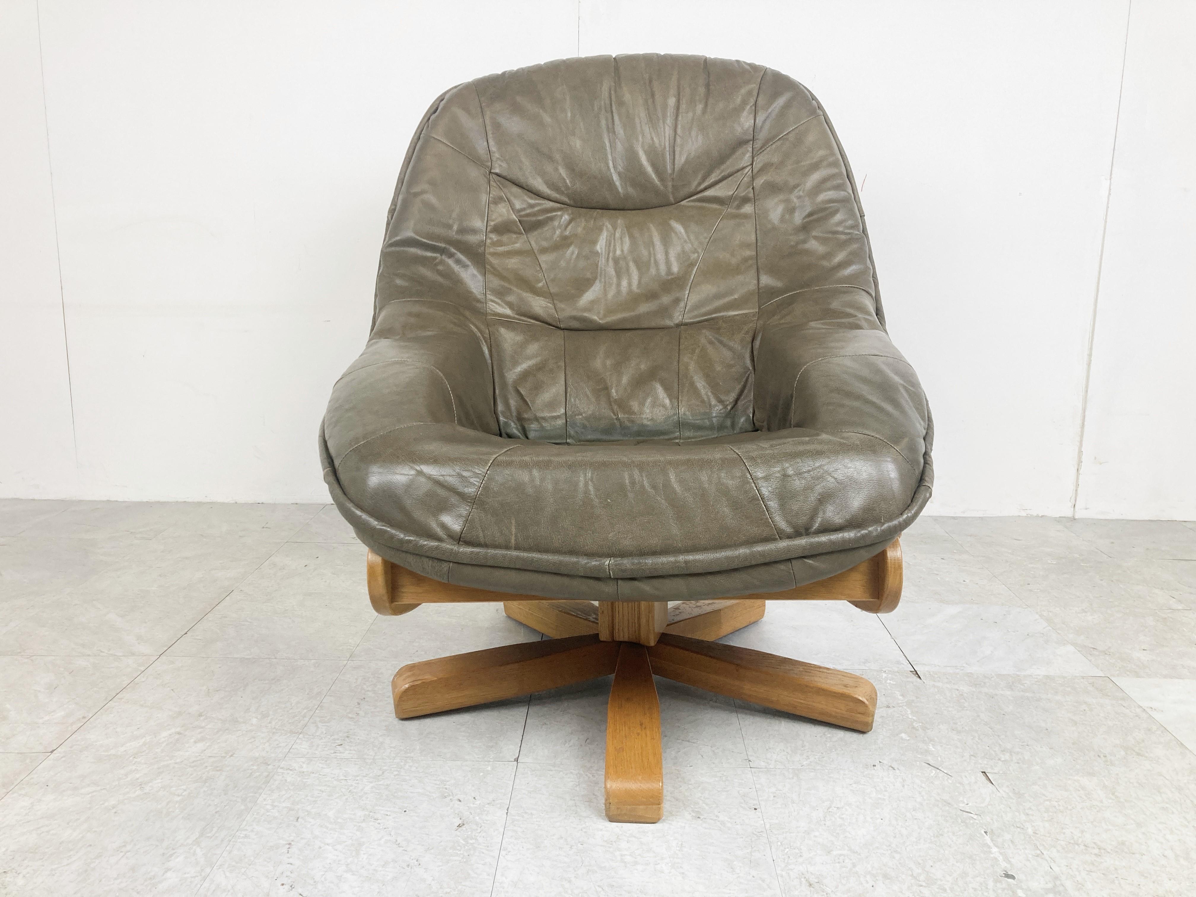 Late 20th Century Brutalist Oak and Leather Swivel Chair, 1970s For Sale