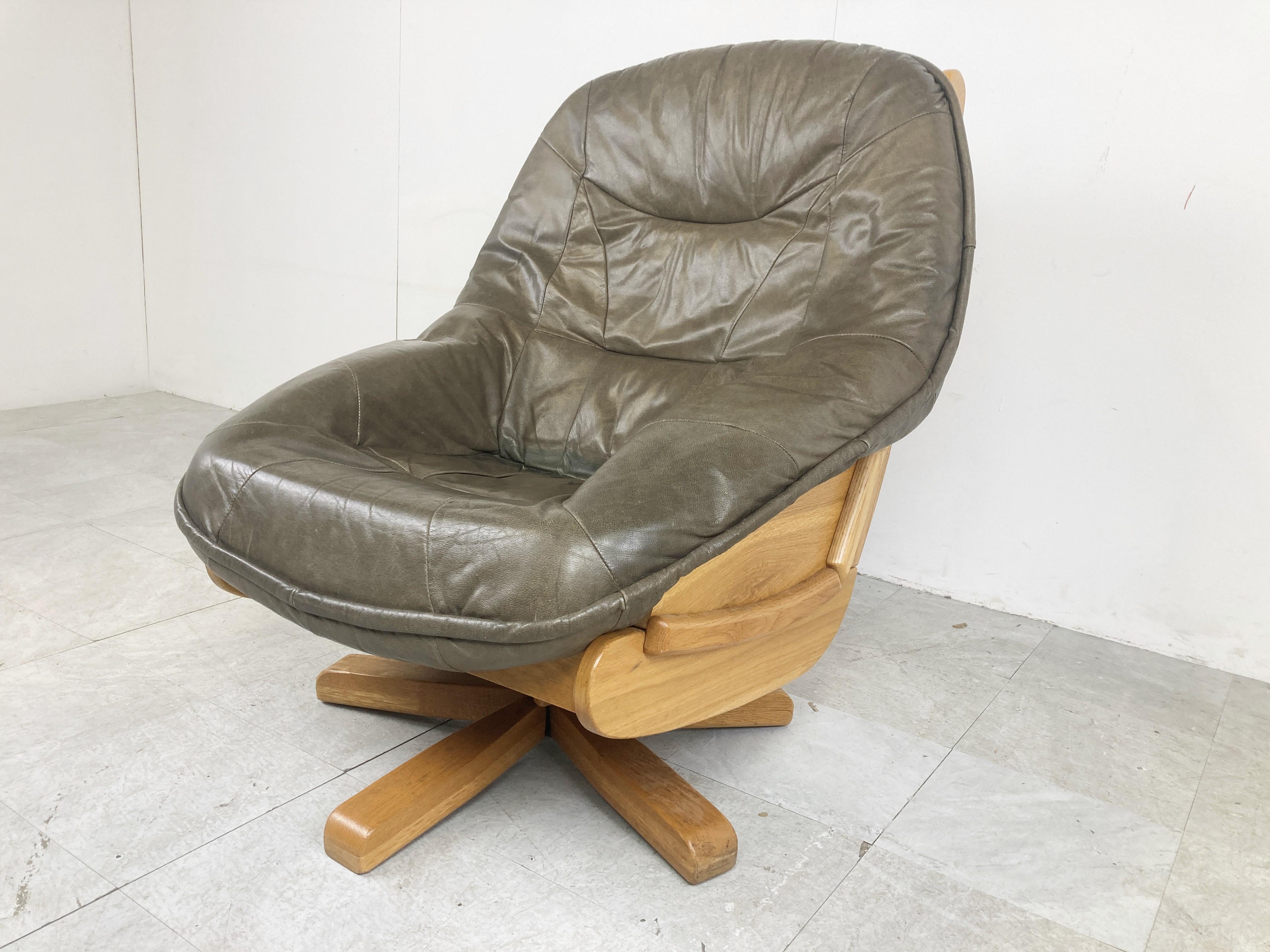 Brutalist Oak and Leather Swivel Chair, 1970s For Sale 1