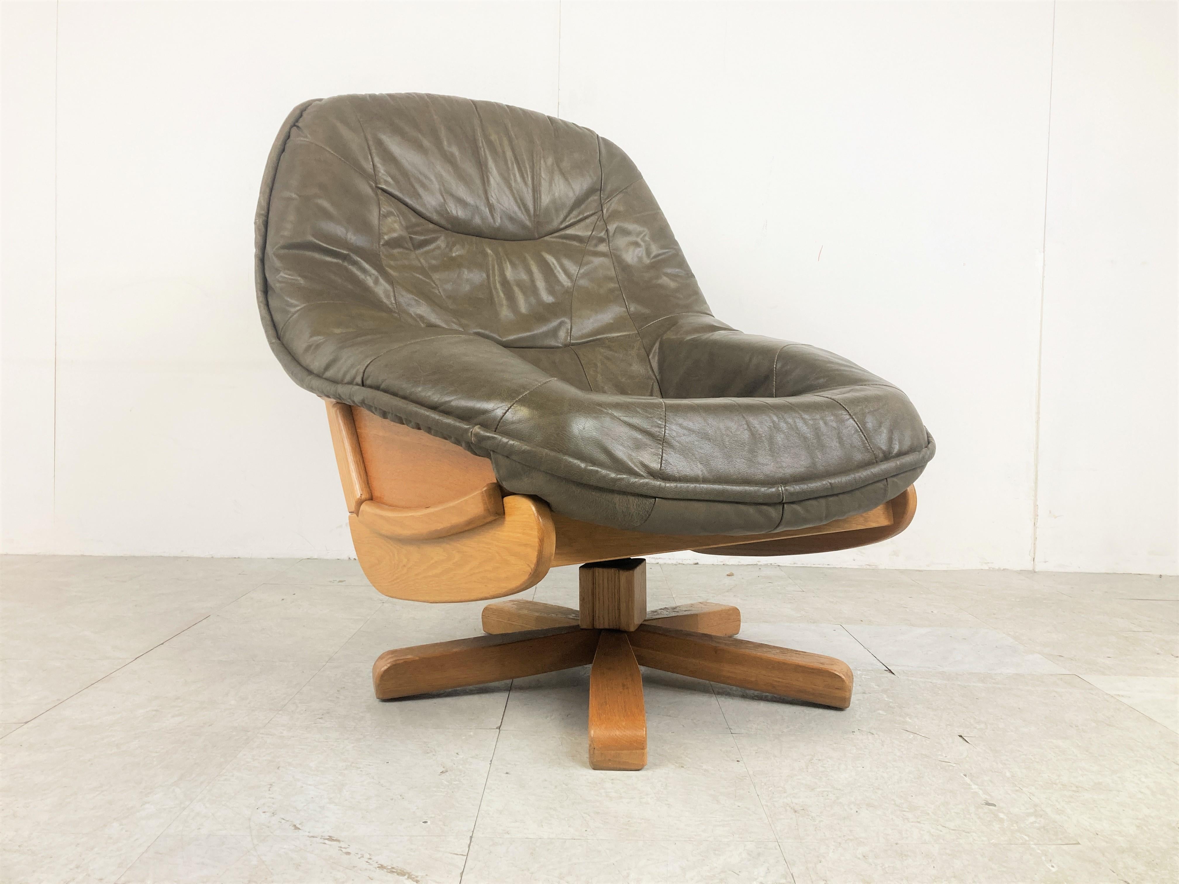 Brutalist Oak and Leather Swivel Chair, 1970s For Sale 3