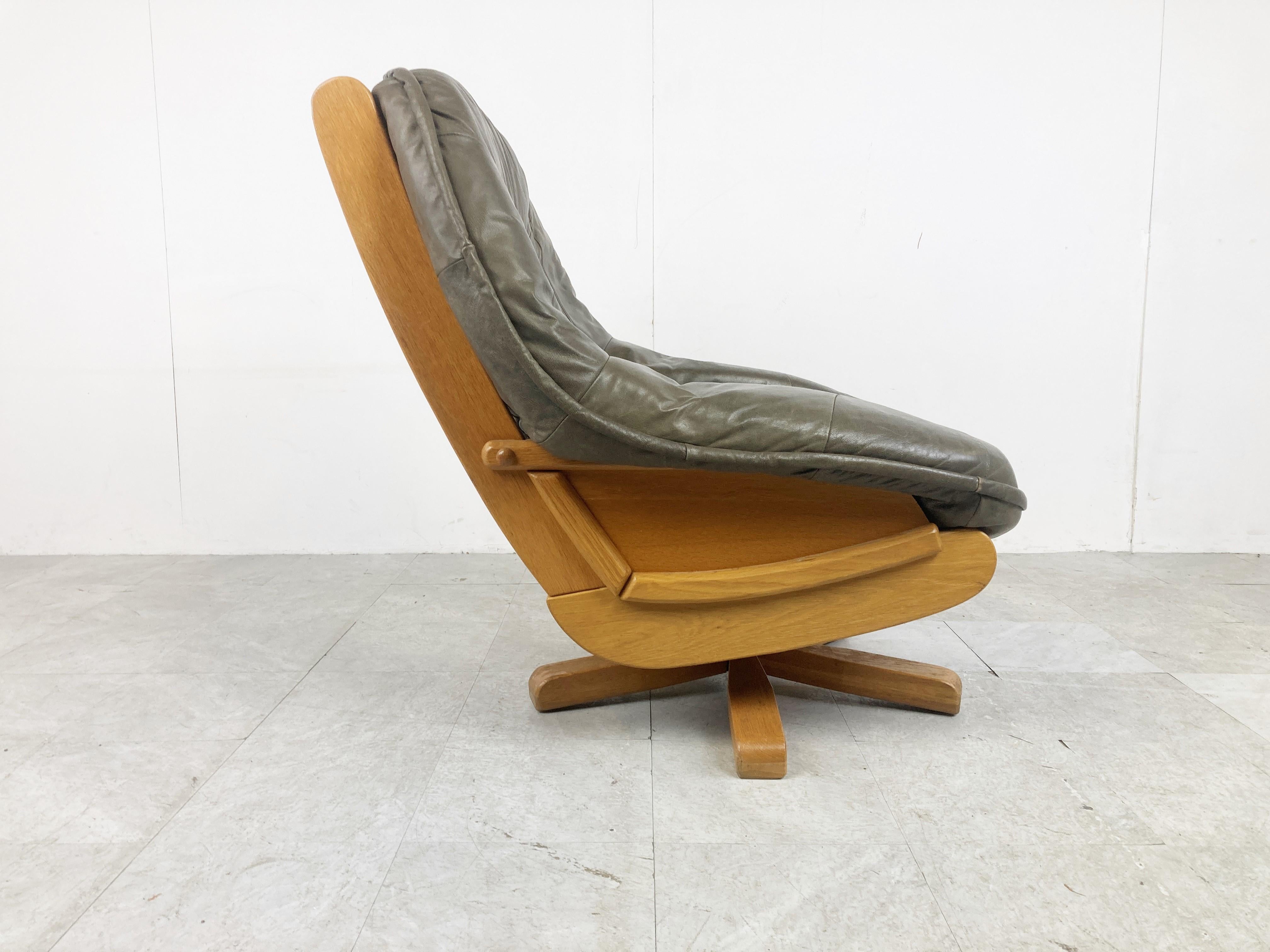 Brutalist Oak and Leather Swivel Chair, 1970s For Sale 4
