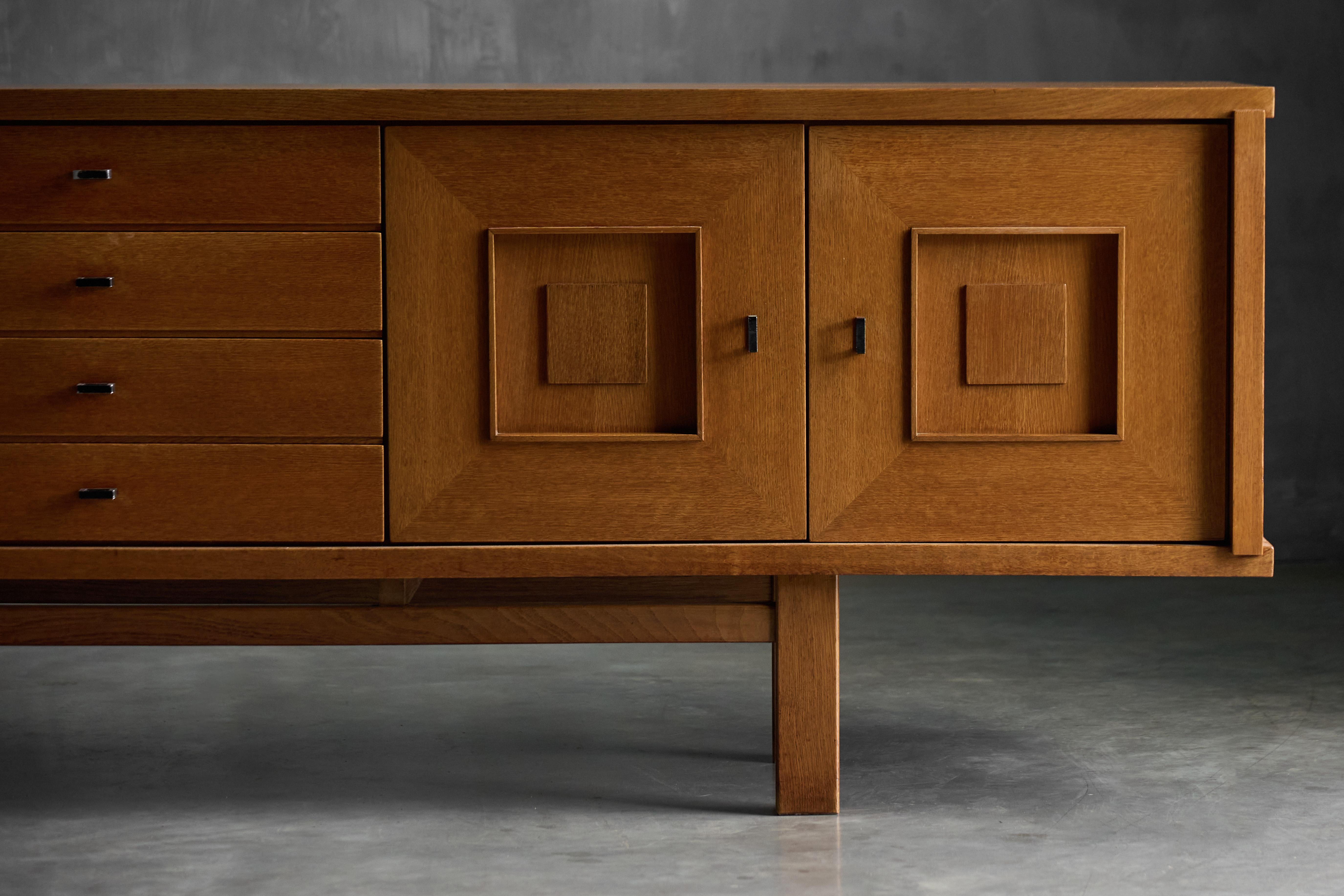 Brutalist Oak Buffet, Belgium, 1960s In Excellent Condition For Sale In Antwerp, BE