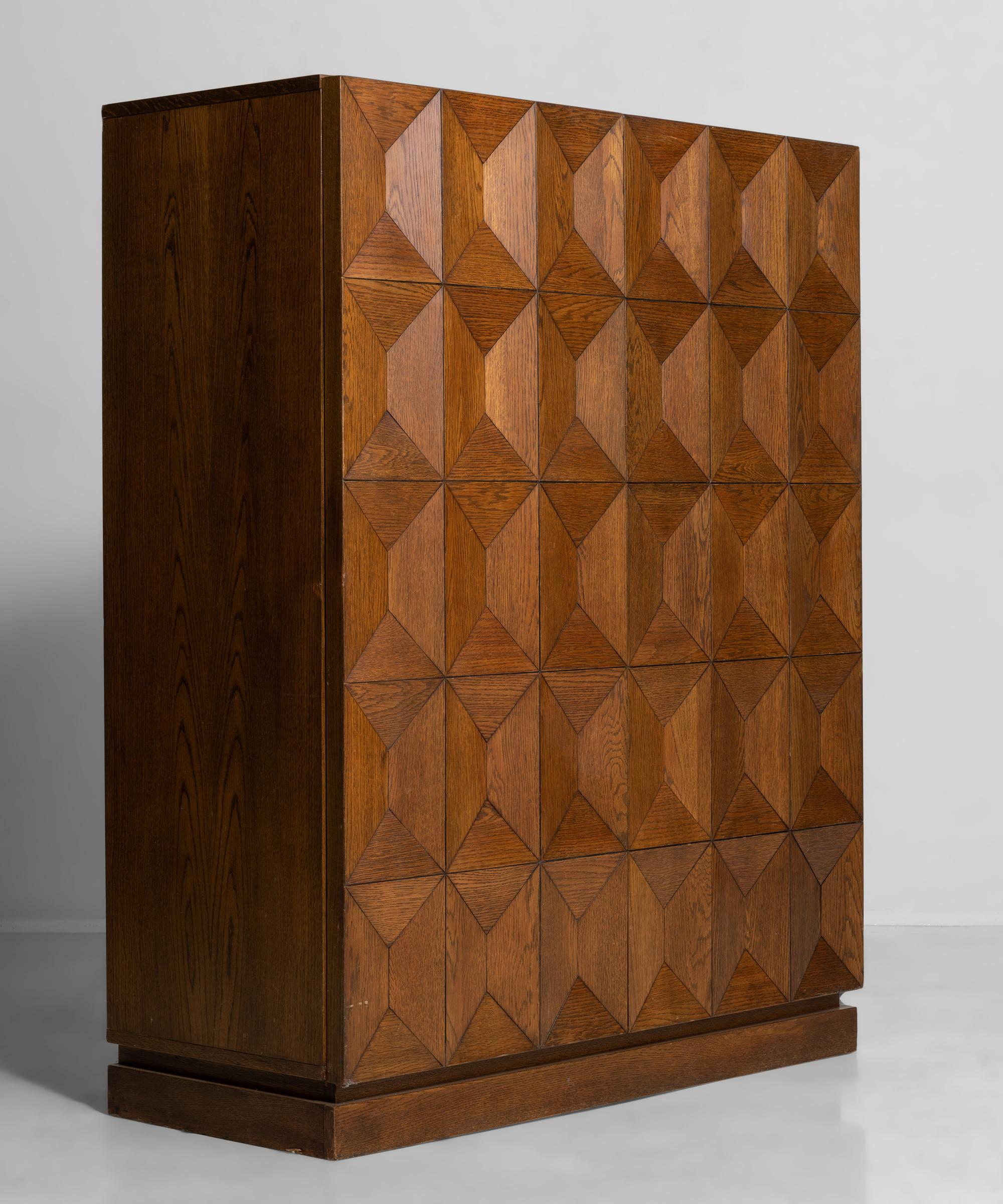 Brutalist oak buffet, France, circa 1950.

Heavy oak doors with geometric surface. Shelving and interior made of composite wood.