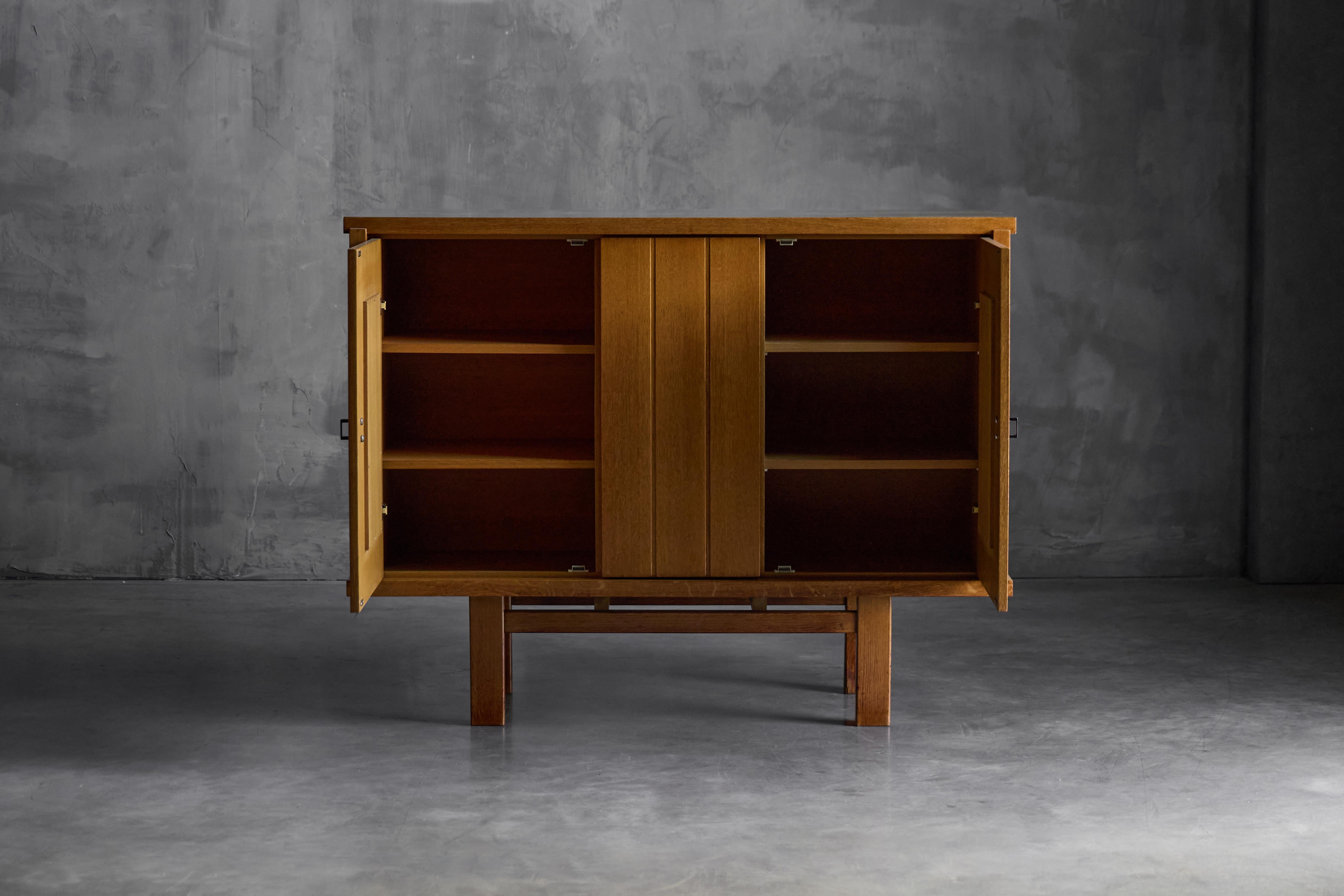 Brutalist Oak Cabinet, Belgium, 1960s In Excellent Condition For Sale In Antwerp, BE
