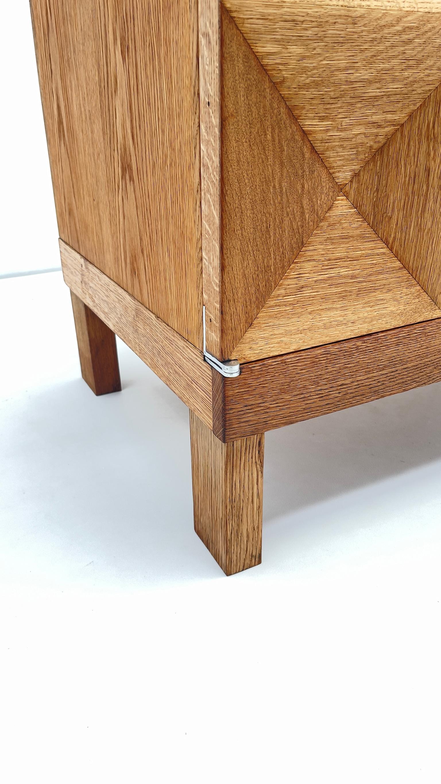 Brutalistischer eichenschrank von De Coene (Eichenholz) im Angebot