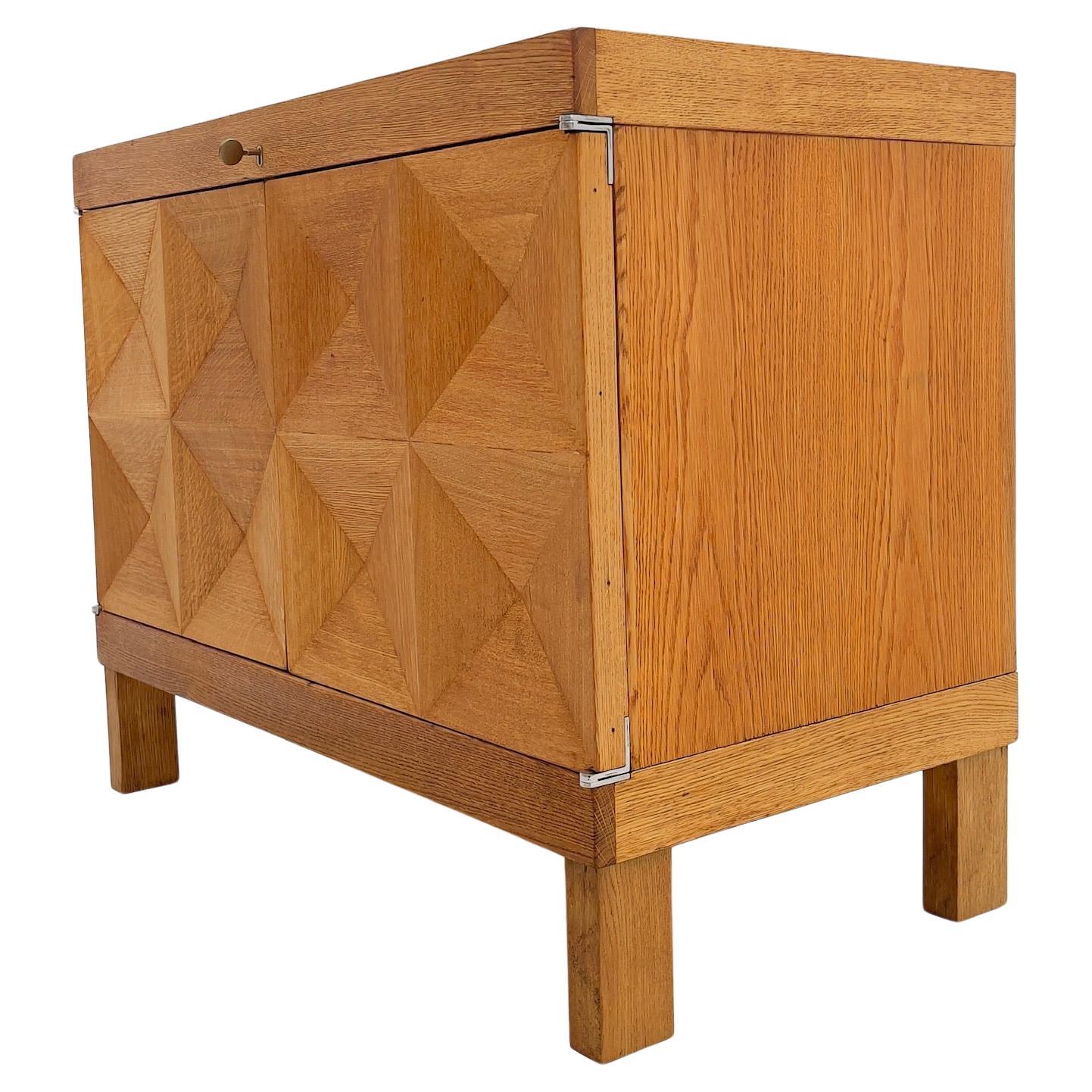 Armoire en chêne brutaliste de De Oak Oak