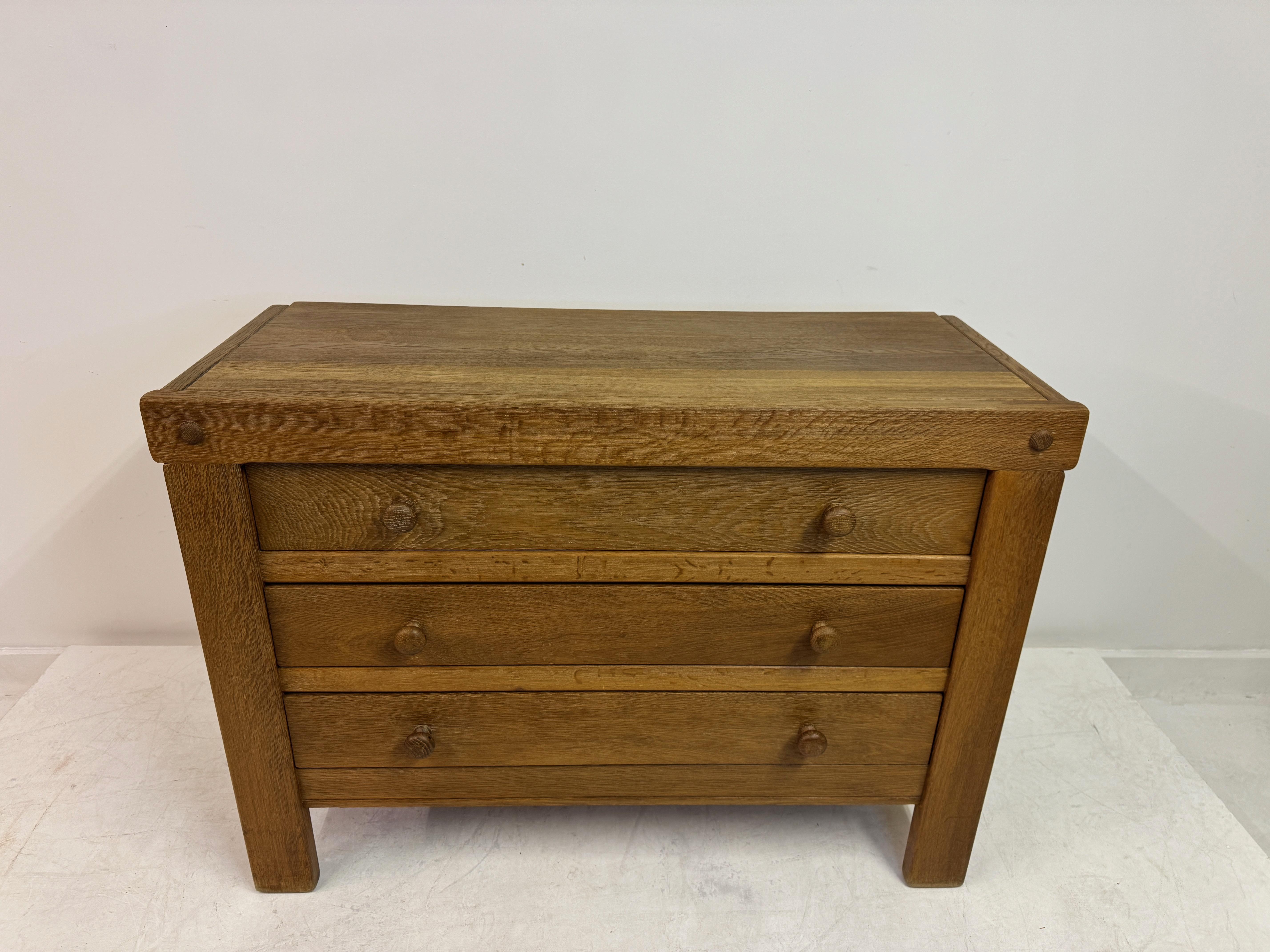 Belga Brutalist Oak Chest of Drawers, 1970s in vendita