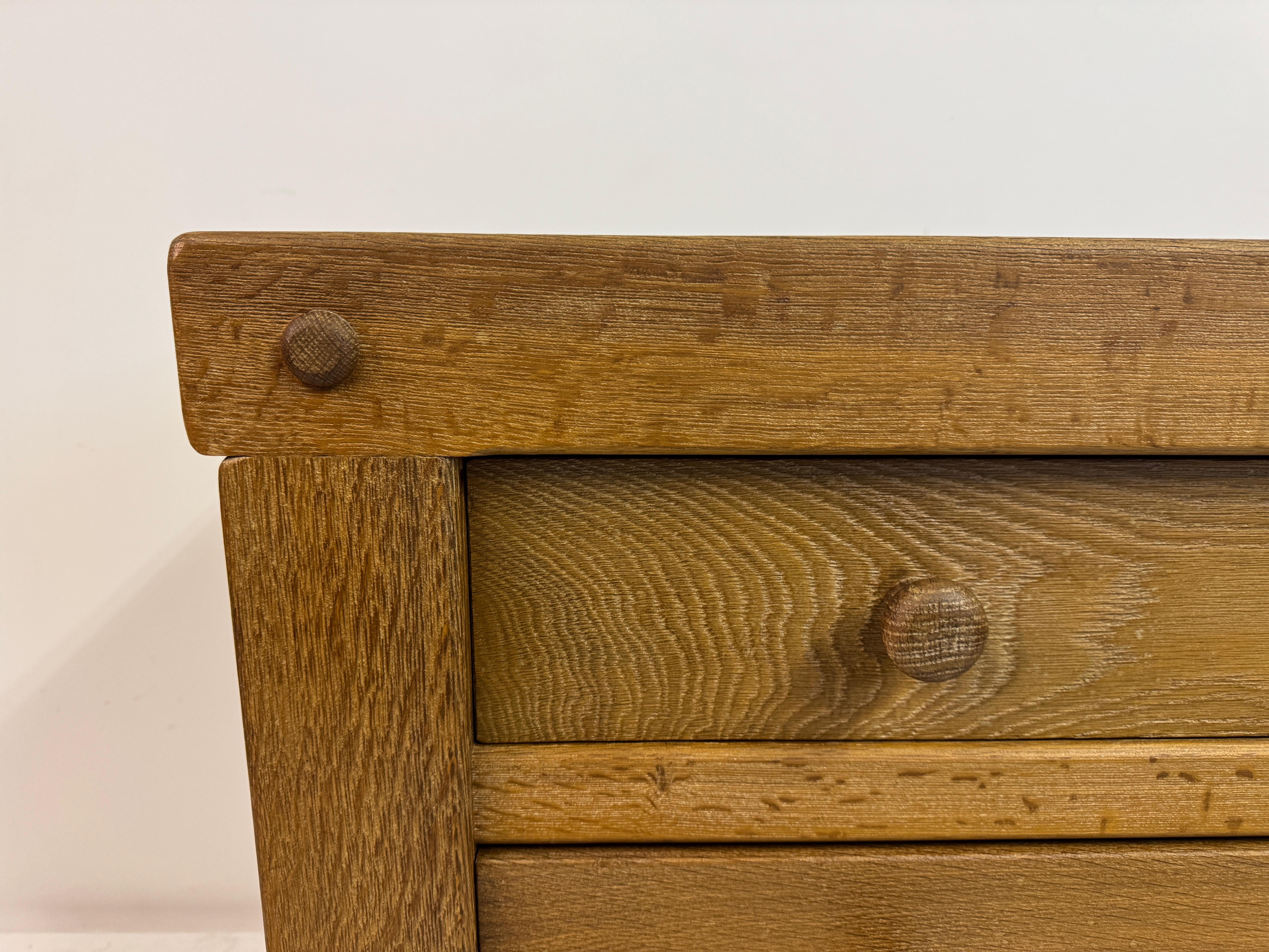 Brutalist Oak Chest of Drawers, 1970s In condizioni buone in vendita a London, London