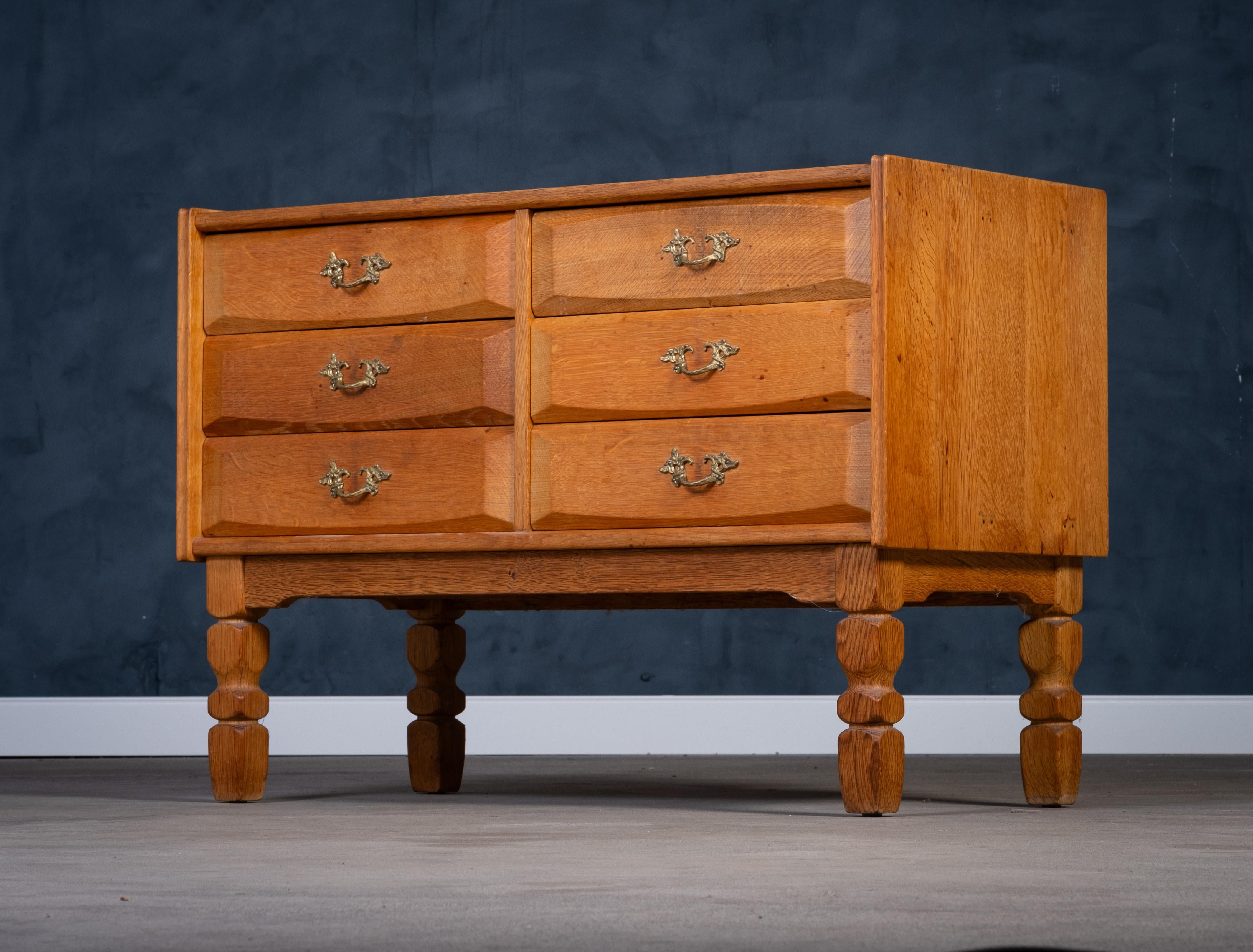 Mid-Century Modern Brutalist Oak Chest of Drawers, in the style of Henning Kjærnulf, 1970s For Sale