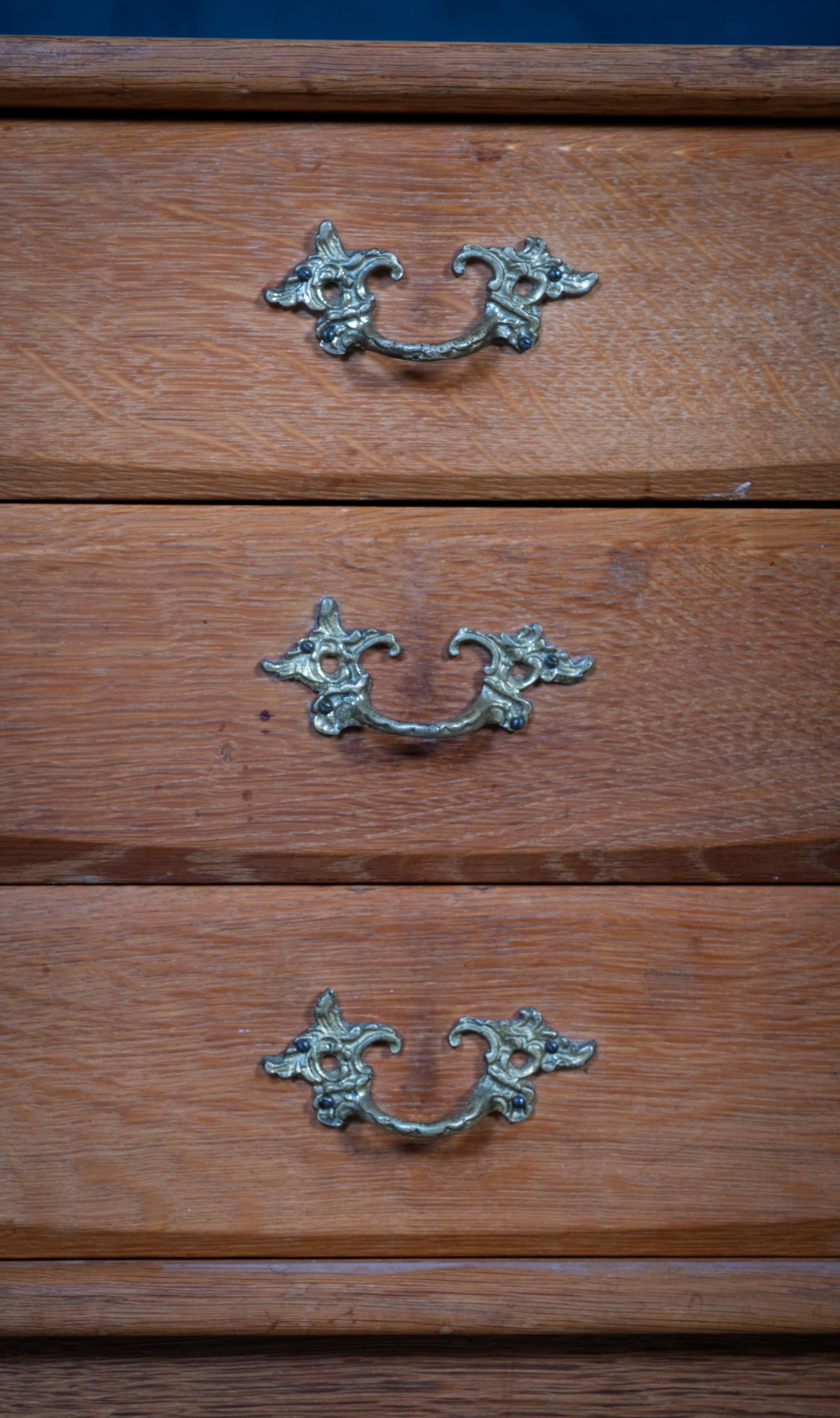 Late 20th Century Brutalist Oak Chest of Drawers, in the style of Henning Kjærnulf, 1970s For Sale