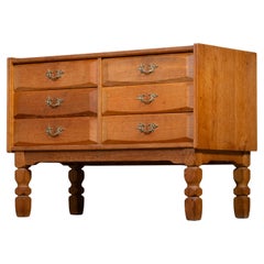 Commodes and Chests of Drawers
