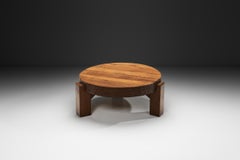 Table basse brutaliste en Oak Oak avec motif latéral ciselé, Pays-Bas 1970