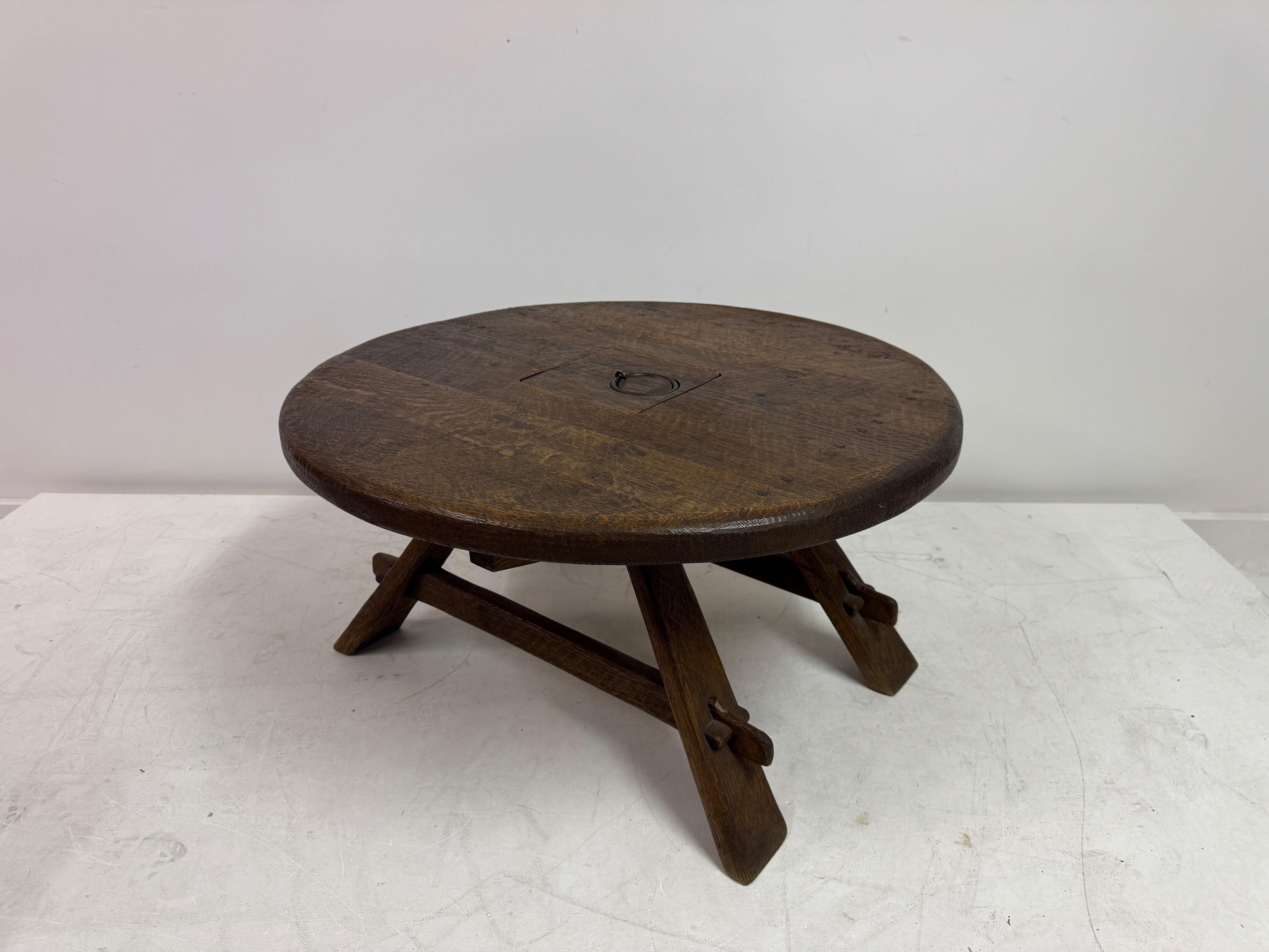 Mesa baja de roble brutalista con almacenaje oculto, Países Bajos, años 60 en venta 4