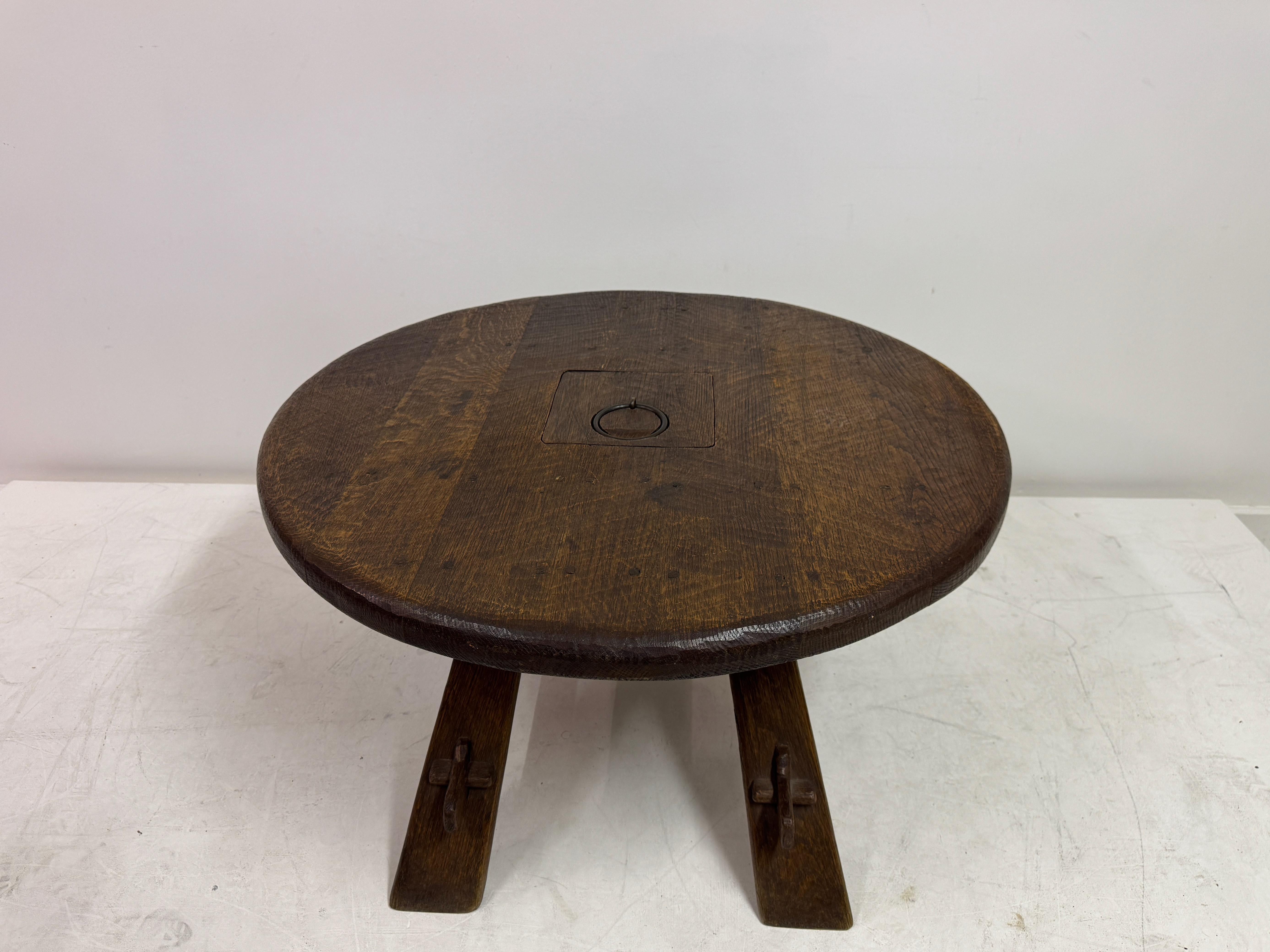 Mesa baja de roble brutalista con almacenaje oculto, Países Bajos, años 60 en venta 7