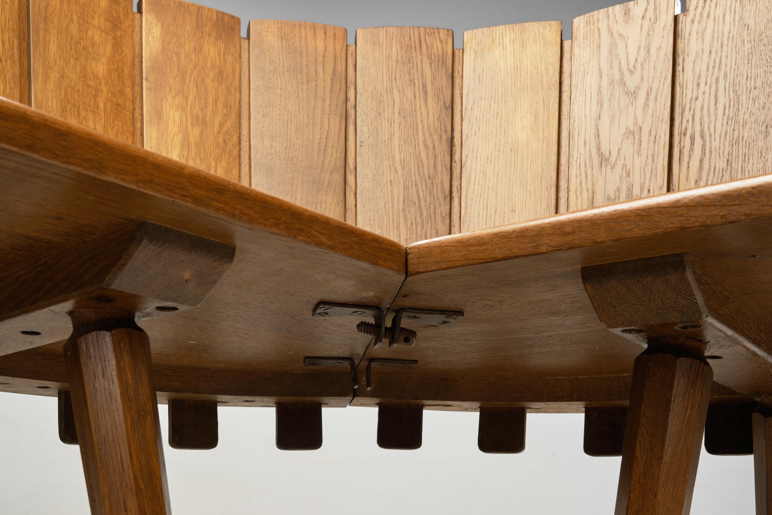 Brutalist Oak Corner Bench, Europe Second half of the 20th Century For Sale 8