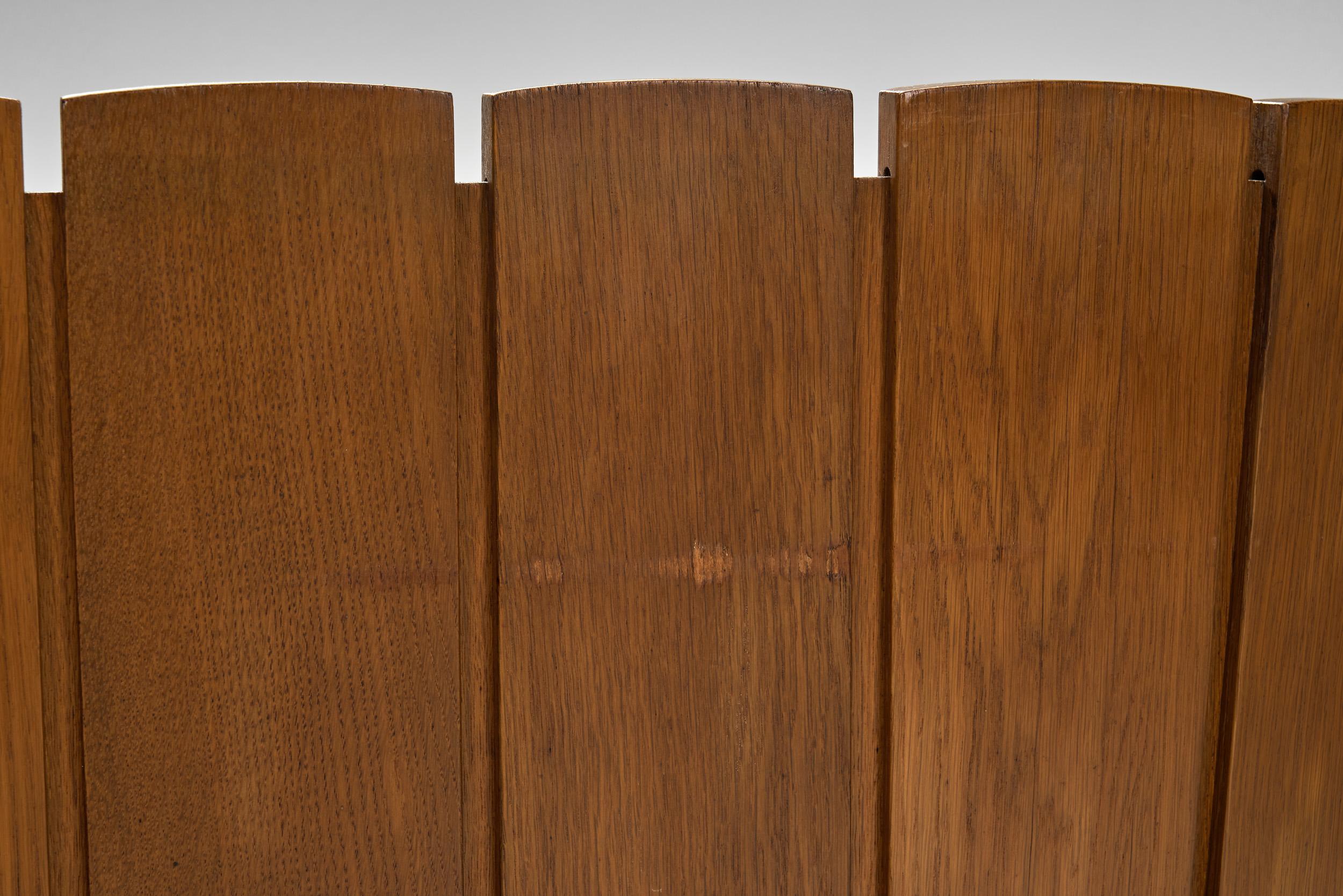 Brutalist Oak Corner Bench, Europe Second half of the 20th Century For Sale 11
