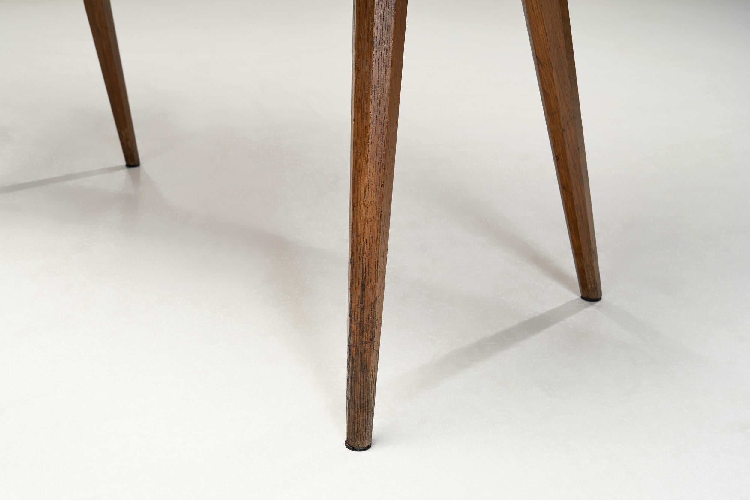 Brutalist Oak Corner Bench, Europe Second half of the 20th Century For Sale 15