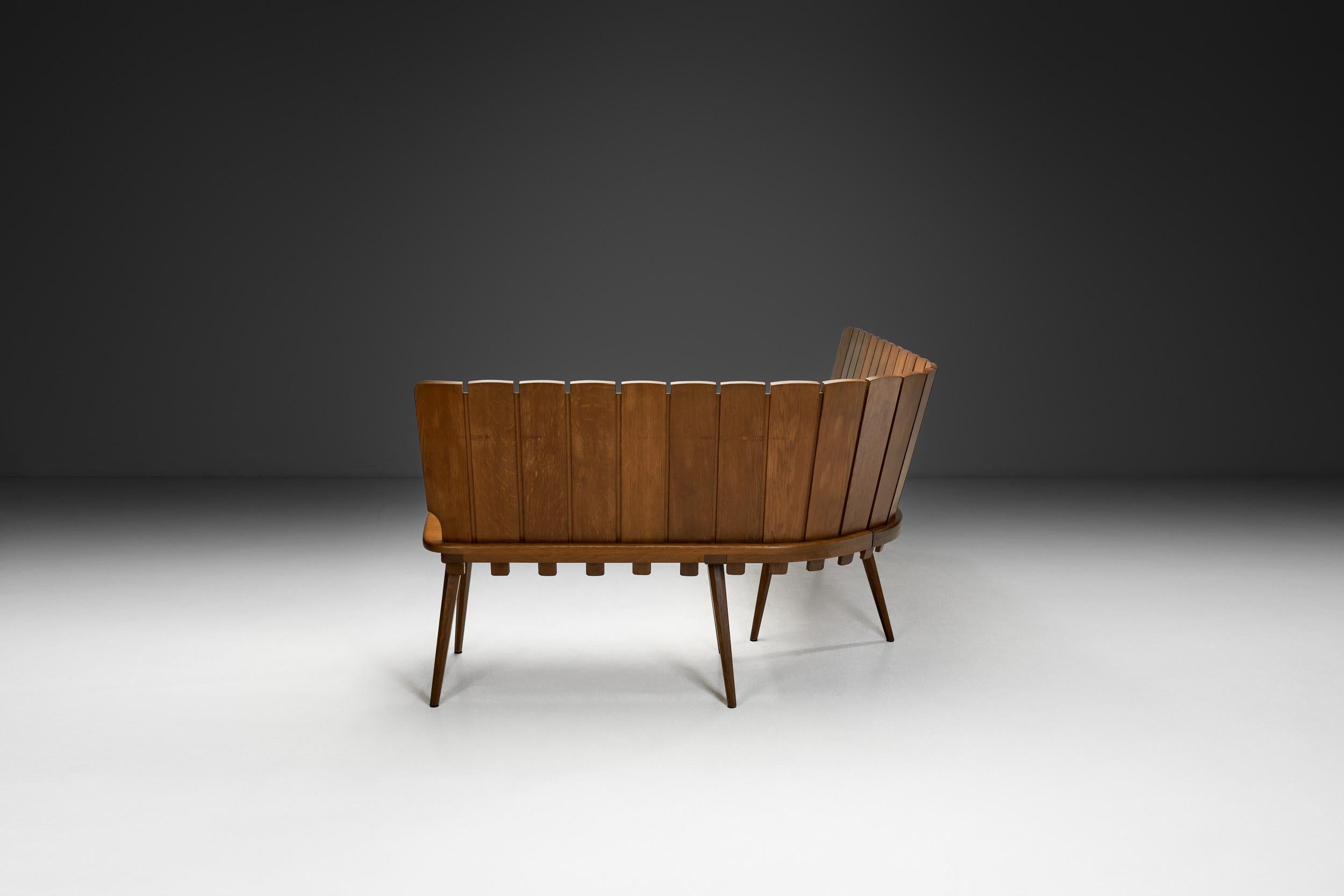 Brutalist Oak Corner Bench, Europe Second half of the 20th Century For Sale 1