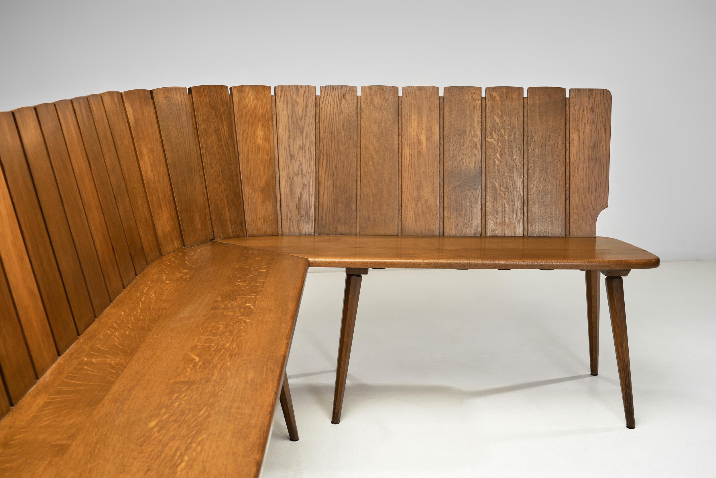 Brutalist Oak Corner Bench, Europe Second half of the 20th Century For Sale 3