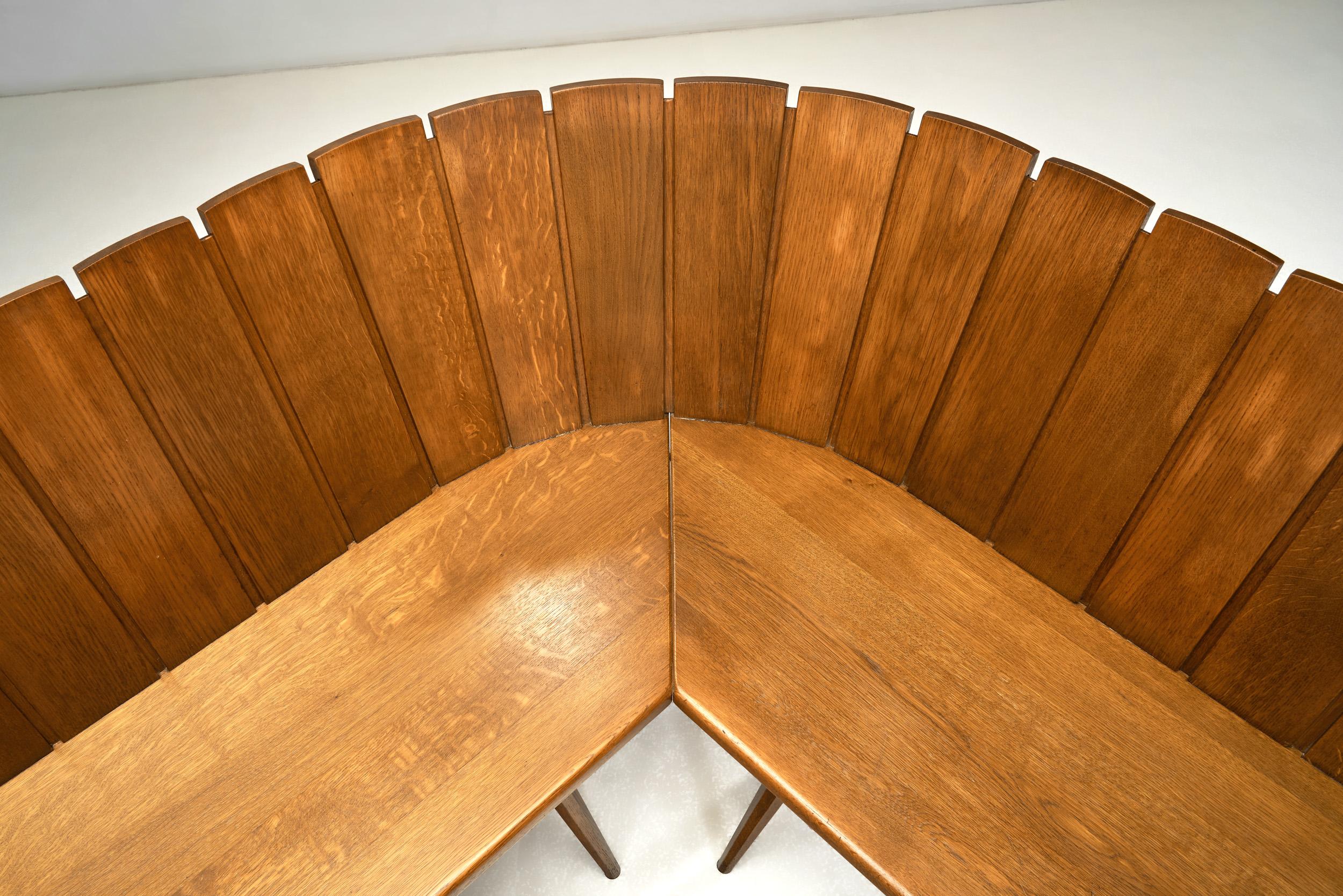 Brutalist Oak Corner Bench, Europe Second half of the 20th Century For Sale 5