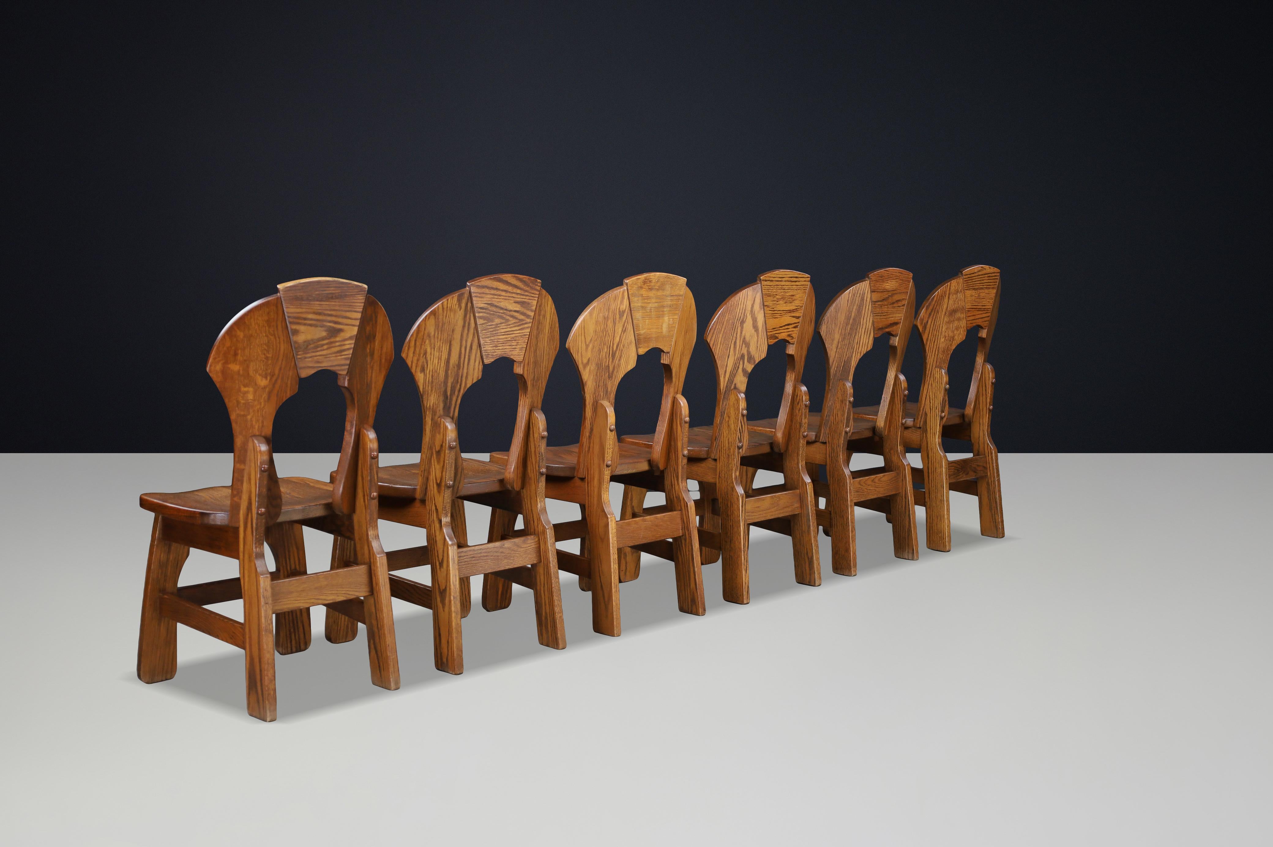 Brutalistische Eichen-Esszimmerstühle, Frankreich, 1960er Jahre (Belgisch) im Angebot