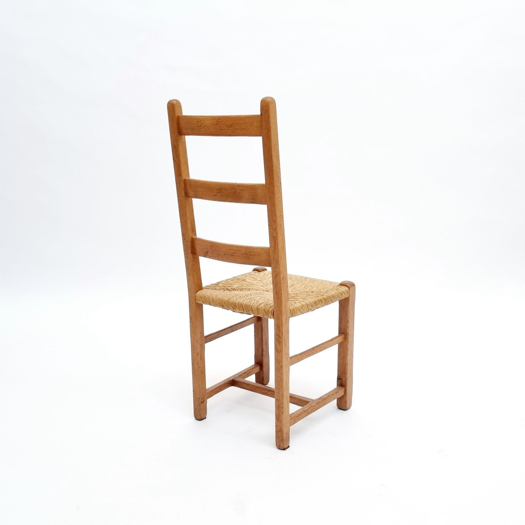 Brutalismo Sedie da pranzo brutaliste in Oak con seduta in giunco, set di sei, CIRCA 1870 in vendita