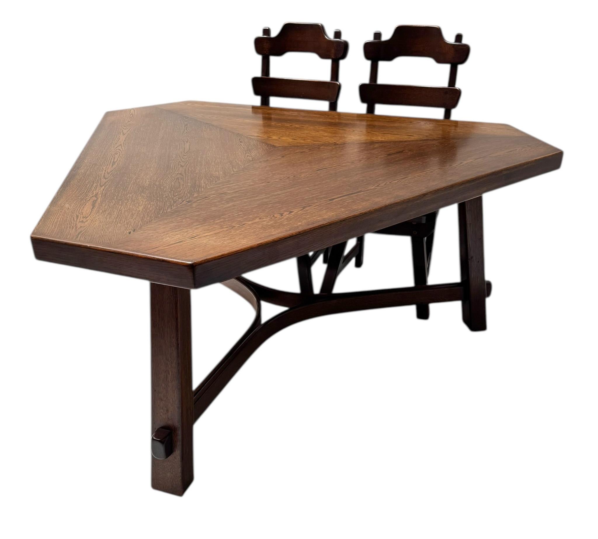 Table de salle à manger brutale en Oak avec six chaises de salle à manger brutale, années 1970 en vente 4