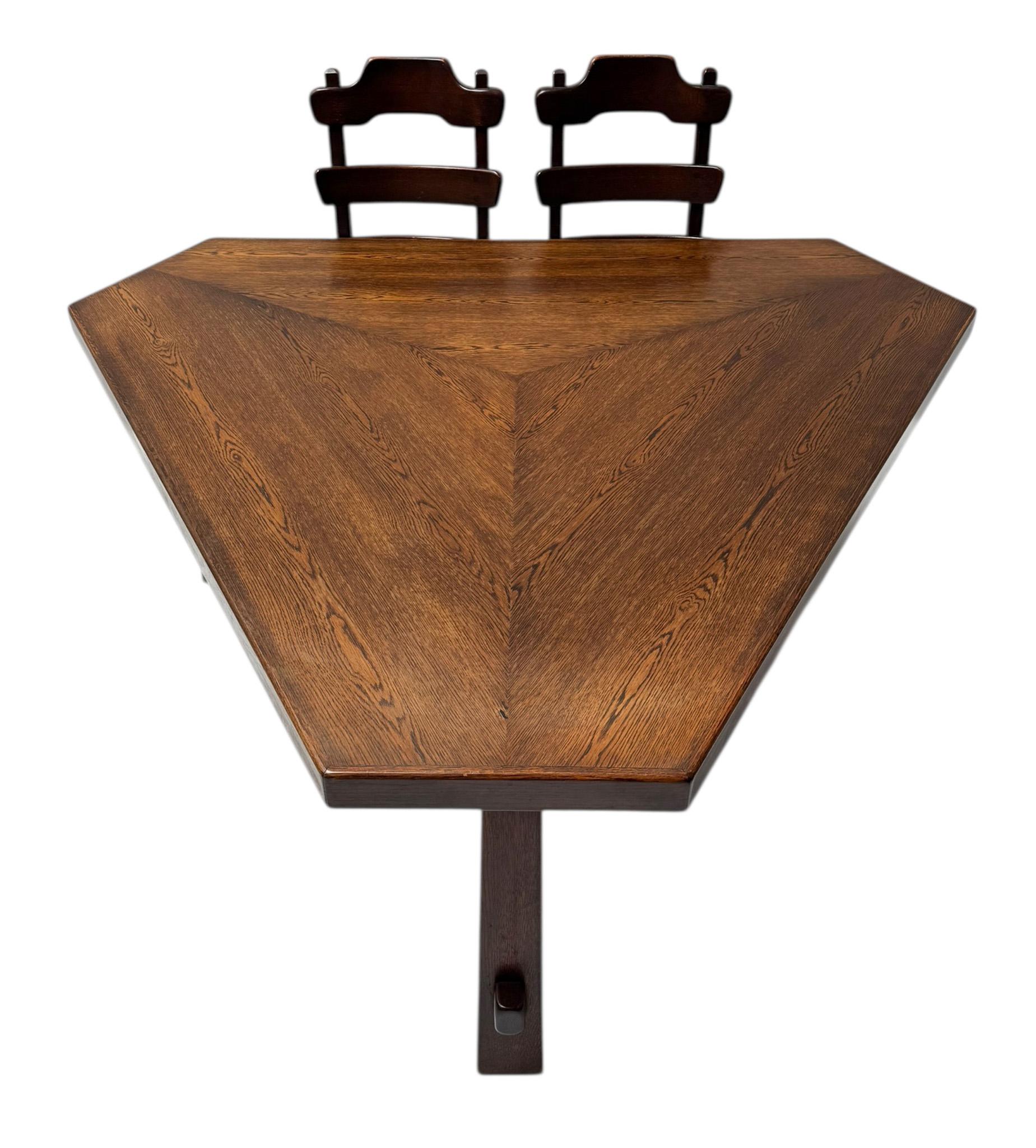 Néerlandais Table de salle à manger brutale en Oak avec six chaises de salle à manger brutale, années 1970 en vente
