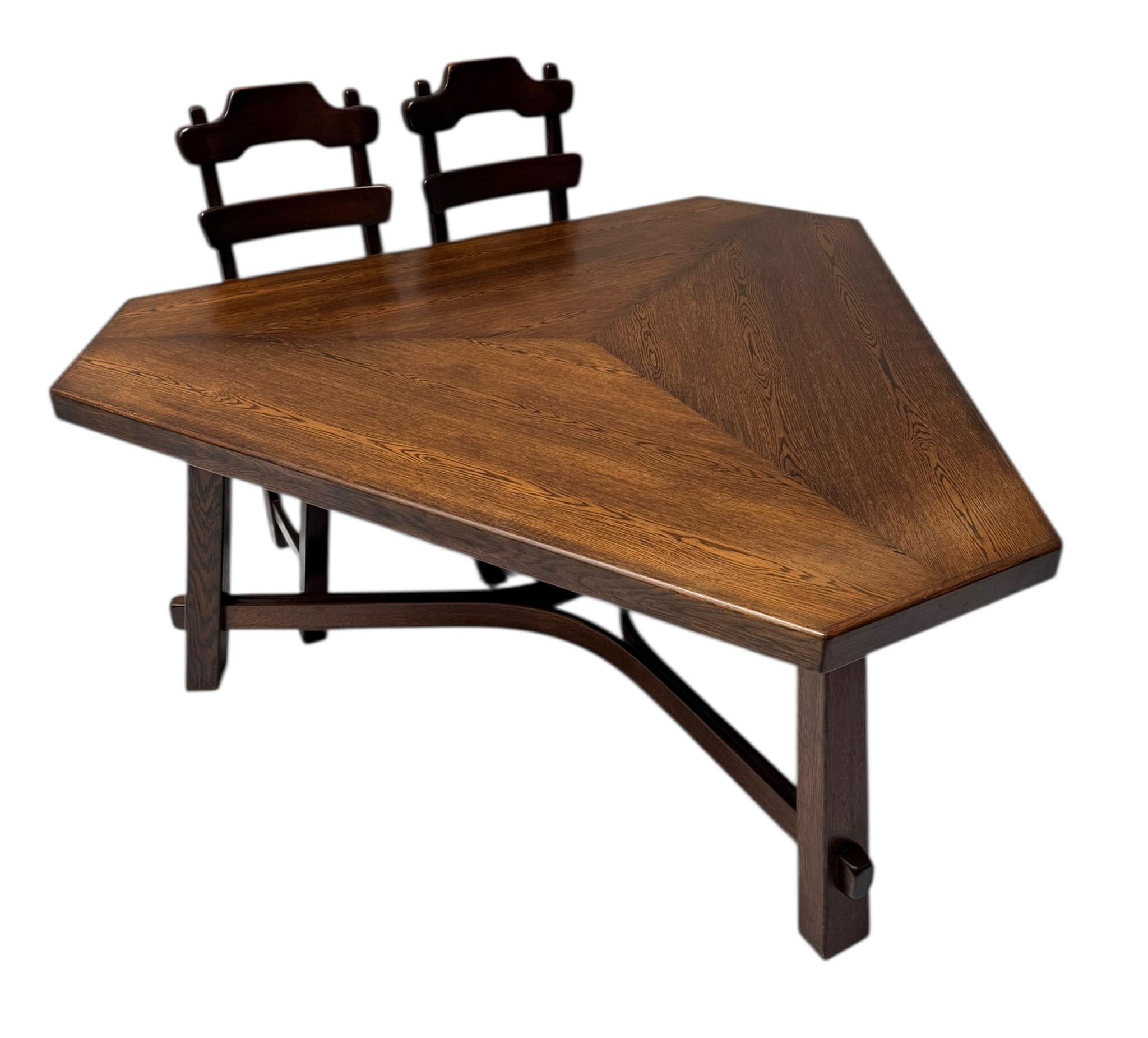 Table de salle à manger brutale en Oak avec six chaises de salle à manger brutale, années 1970 Bon état - En vente à Amsterdam, NL