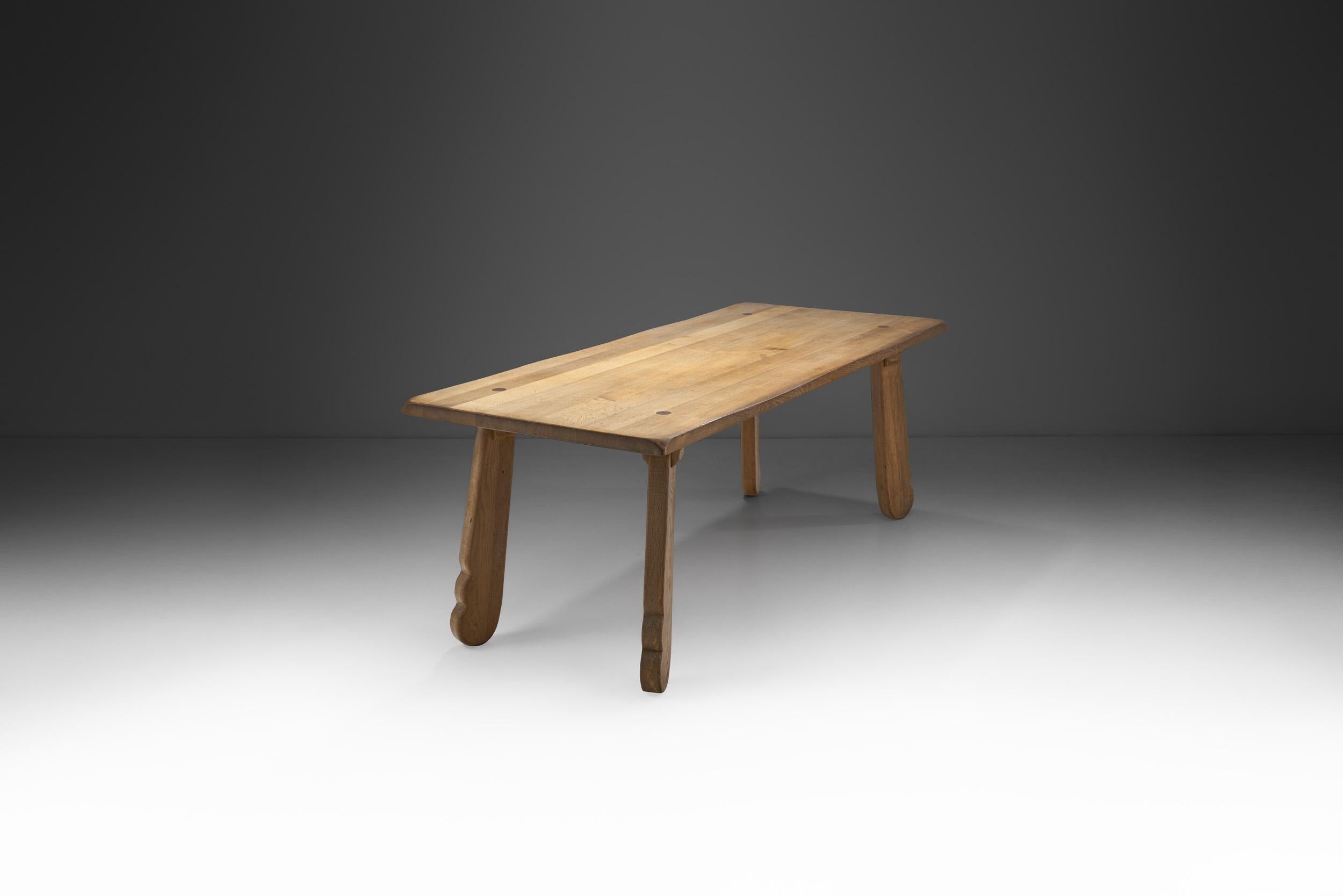 Brutalist Oak Dining Table by De Puydt, Belgium, 1970s In Good Condition For Sale In Utrecht, NL