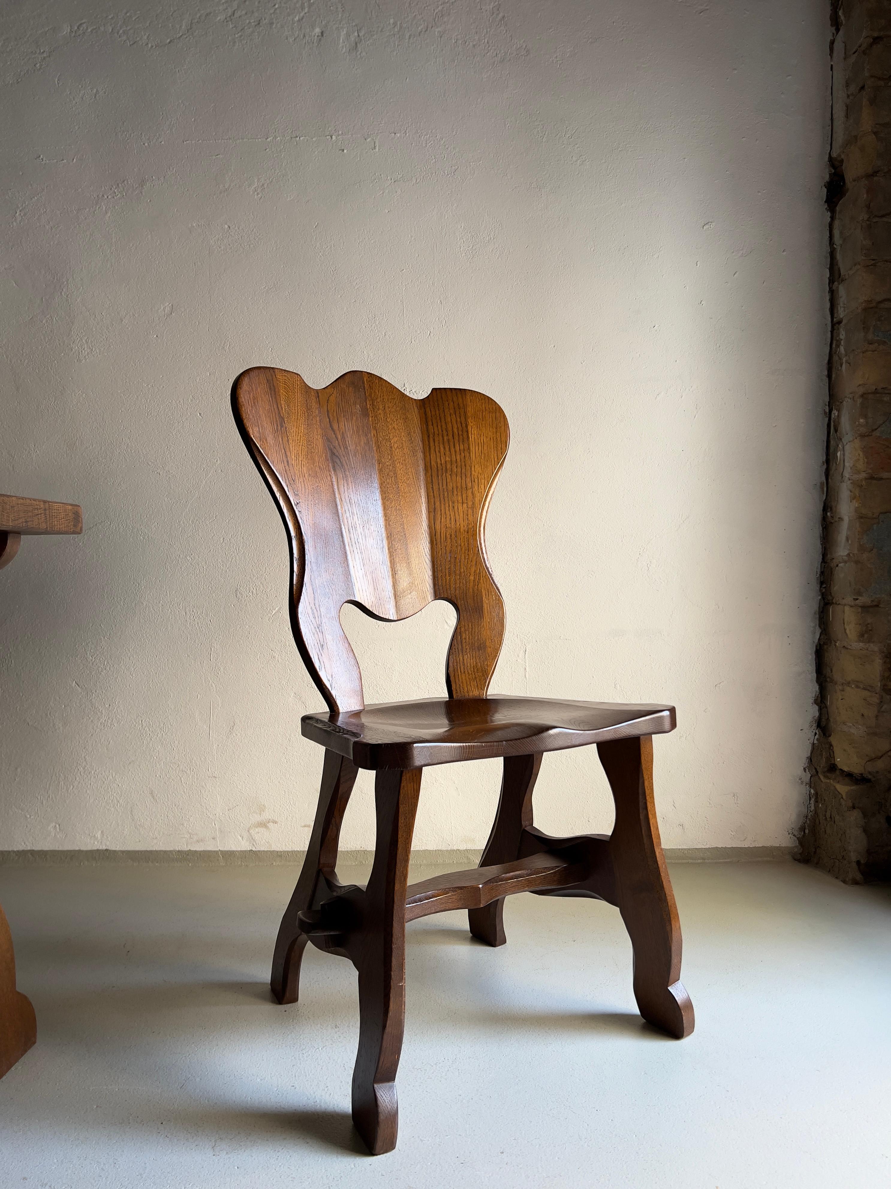 Esstisch-Set aus Eichenholz im Stil des Brutalismus mit sechs Stühlen, Niederlande, 1970er Jahre im Zustand „Gut“ im Angebot in Rīga, LV