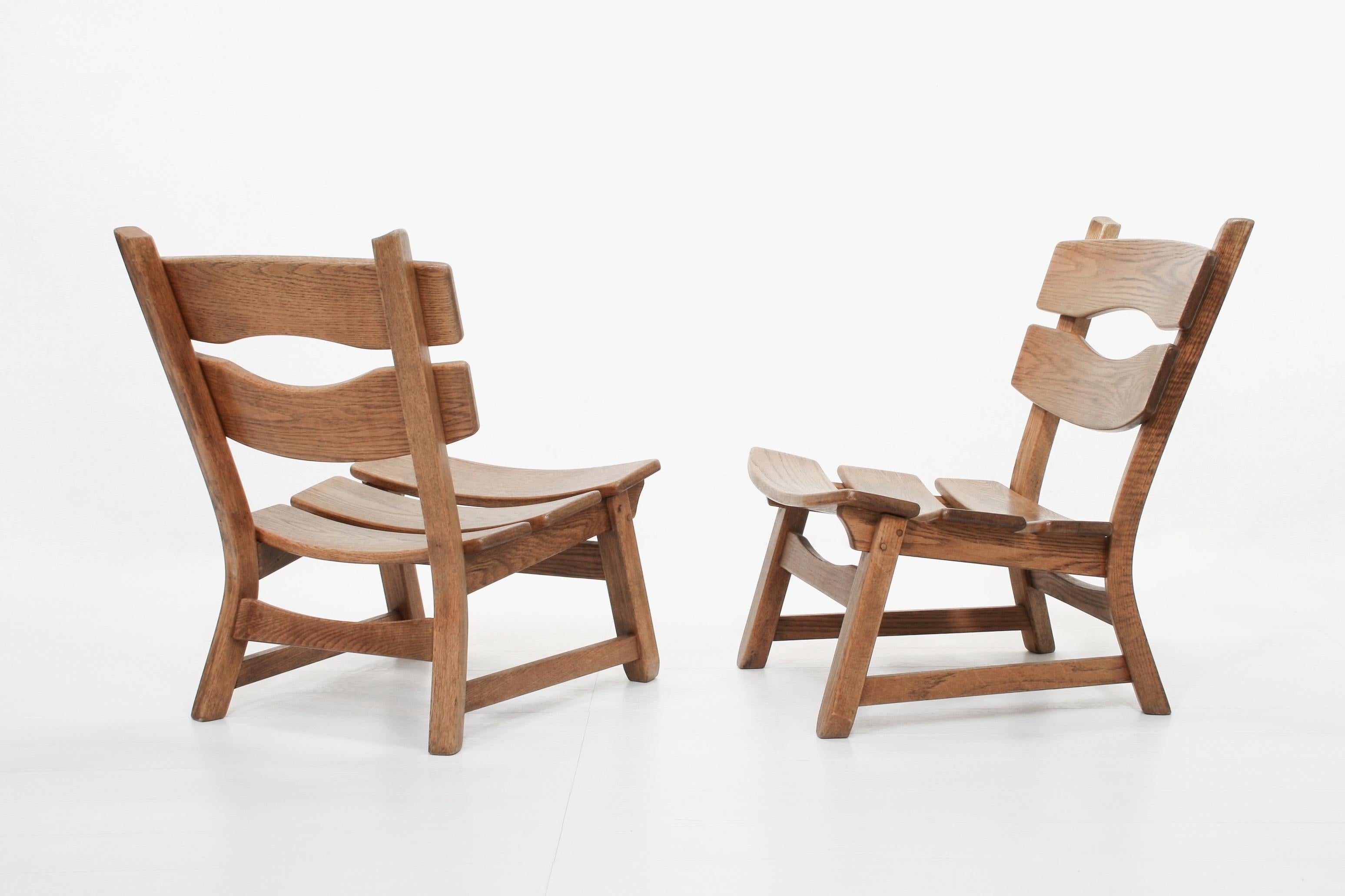 Néerlandais Chaises de cheminée en chêne brutaliste de Dittmann & Co pour AWA, ensemble de 2 pièces en vente