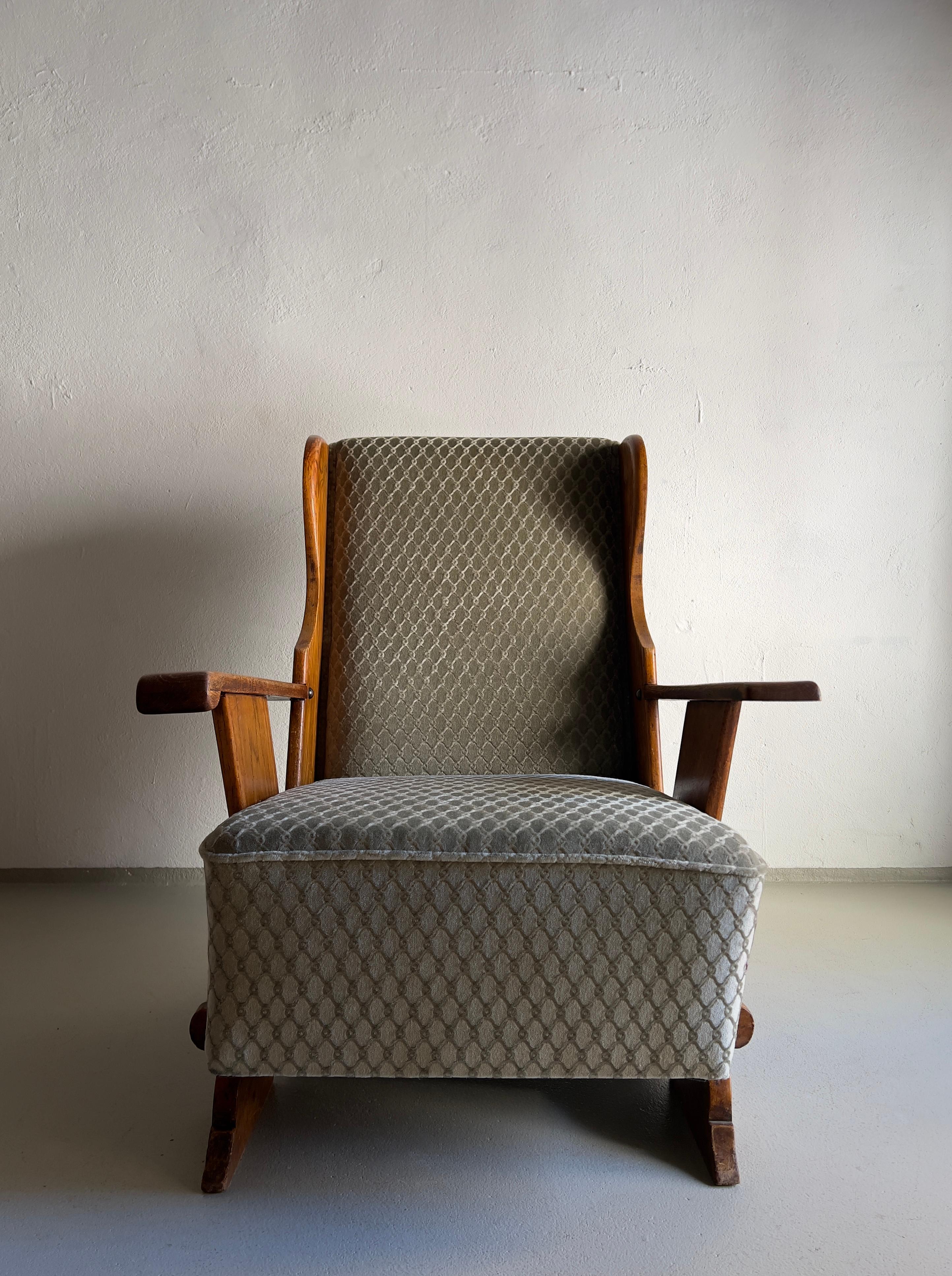 Brutalist Oak Lounge Chair, Belgium, 1930s In Fair Condition In Rīga, LV