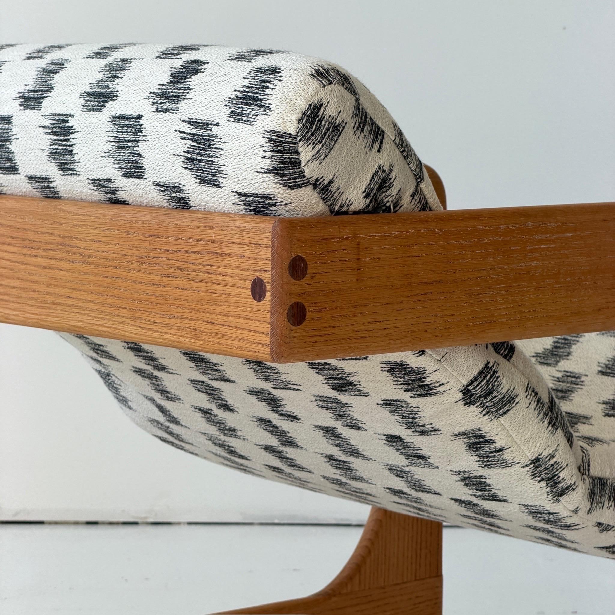 Brutalistischer eichenholzsessel von Lou Hodges im Angebot 1