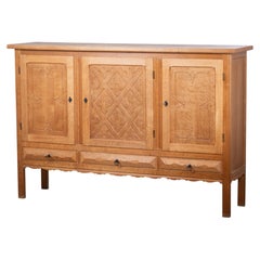 Sideboard aus Eiche im brutalistischen Stil, zugeschrieben an Henning Kjærnulf, Dänemark, 1960er Jahre