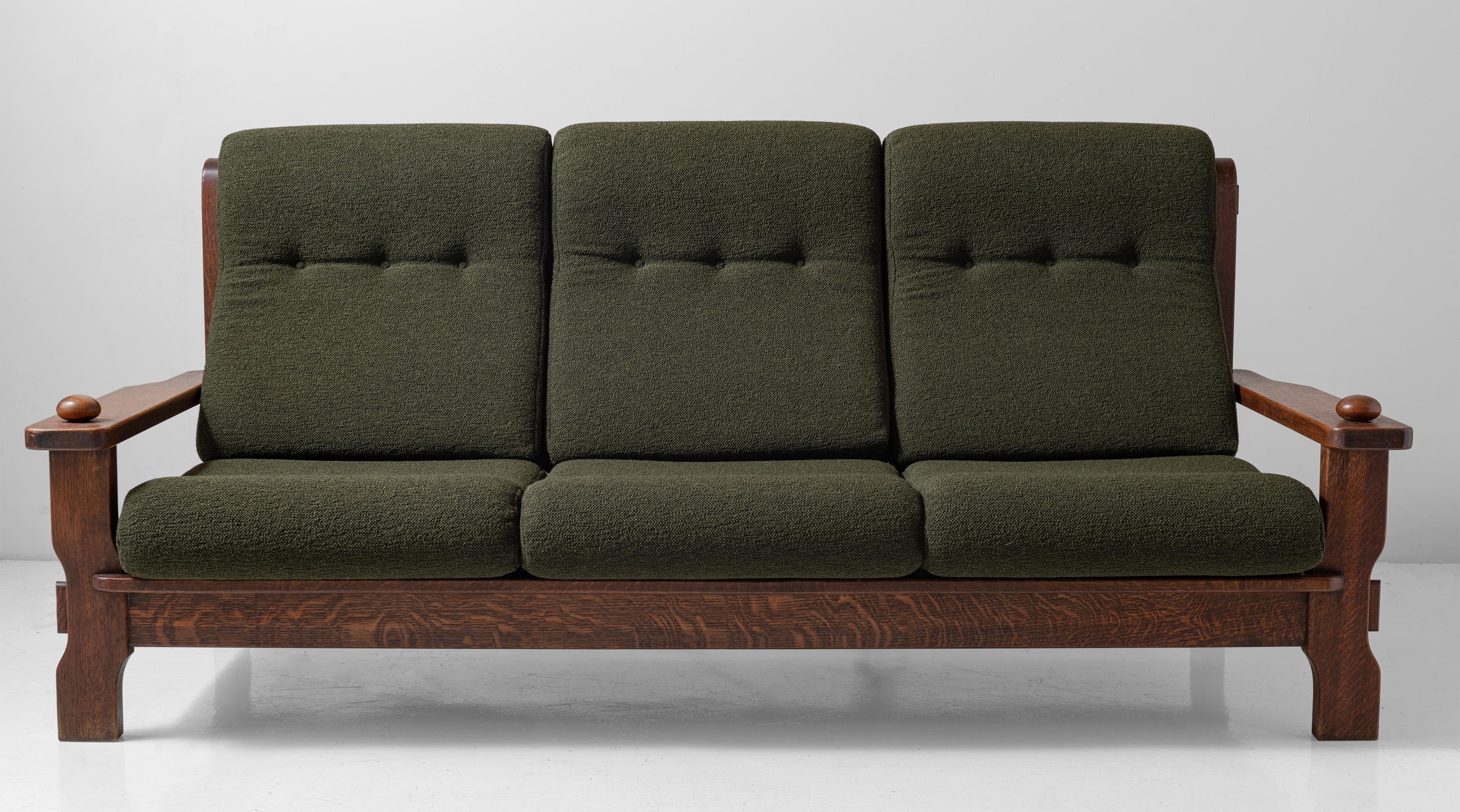 Brutalist oak sofa in textured wool blend from Maharam,

France, circa 1950

Newly upholstered. Oak construction with slatted bentwood back.