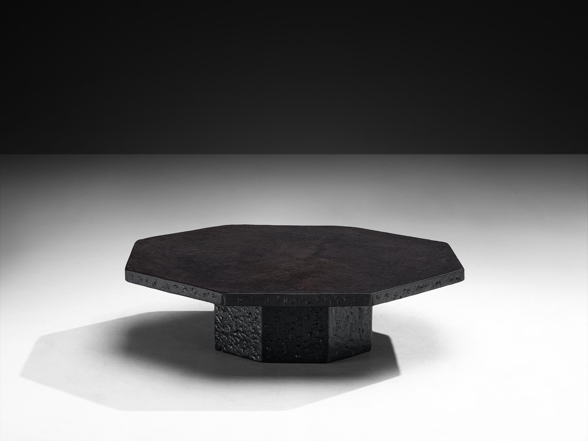 Cocktail or coffee table, resin, Northern-Europe, 1970s.

A standout example of 1970s design, this deep black resin coffee or cocktail table pairs boldness with refinement. Its stone-like material creates a striking mix of strength and elegance,